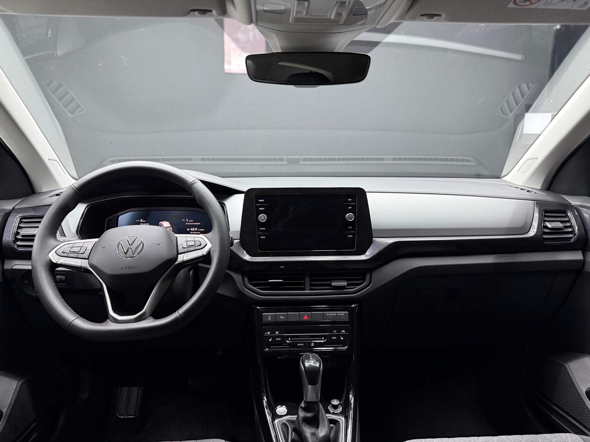 VW T-Cross 1.0 TSI Life DSG-image-8