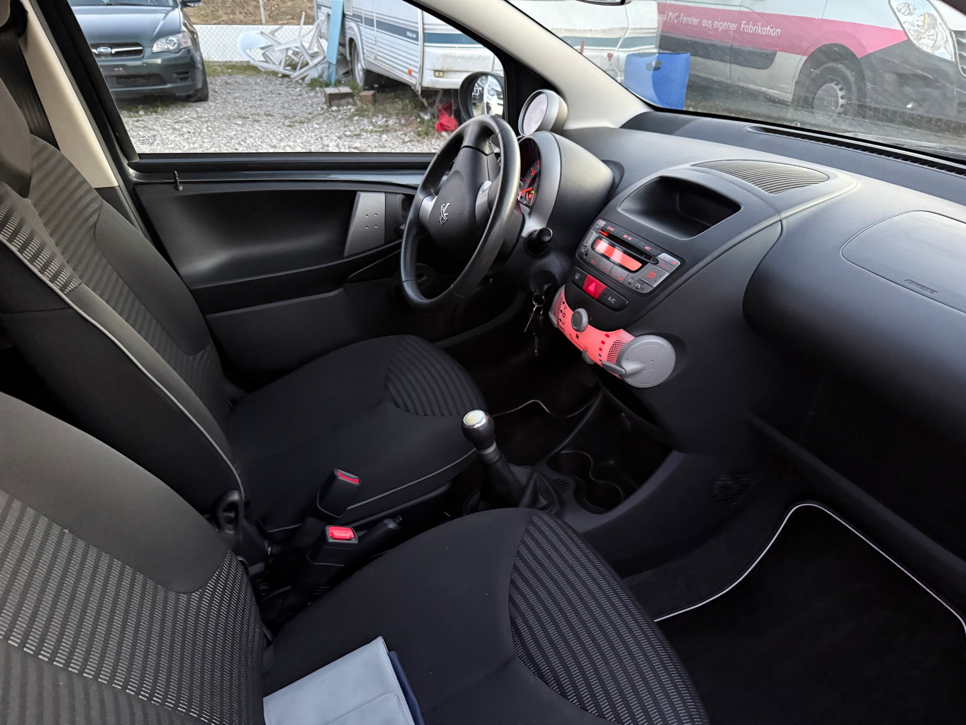 PEUGEOT 107 1.0 Swiss Edition-image-6