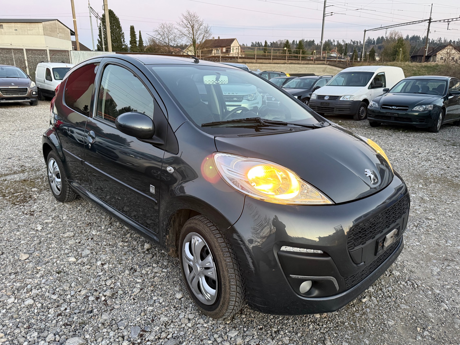 PEUGEOT 107 1.0 Swiss Edition-image-1