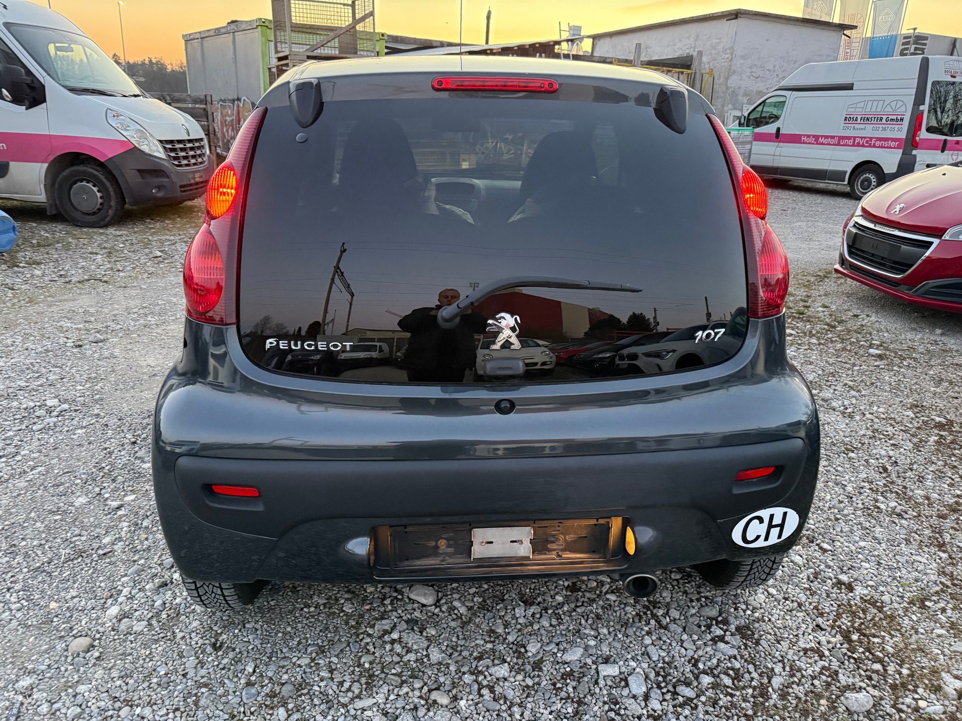 PEUGEOT 107 1.0 Swiss Edition-image-3