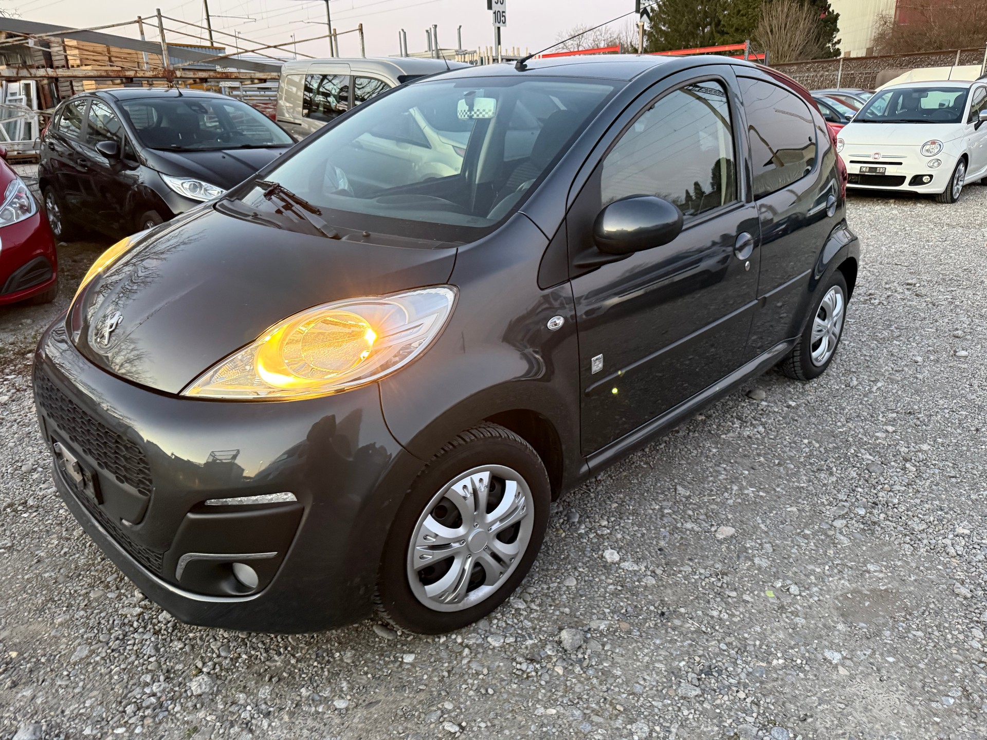PEUGEOT 107 1.0 Swiss Edition-image-2