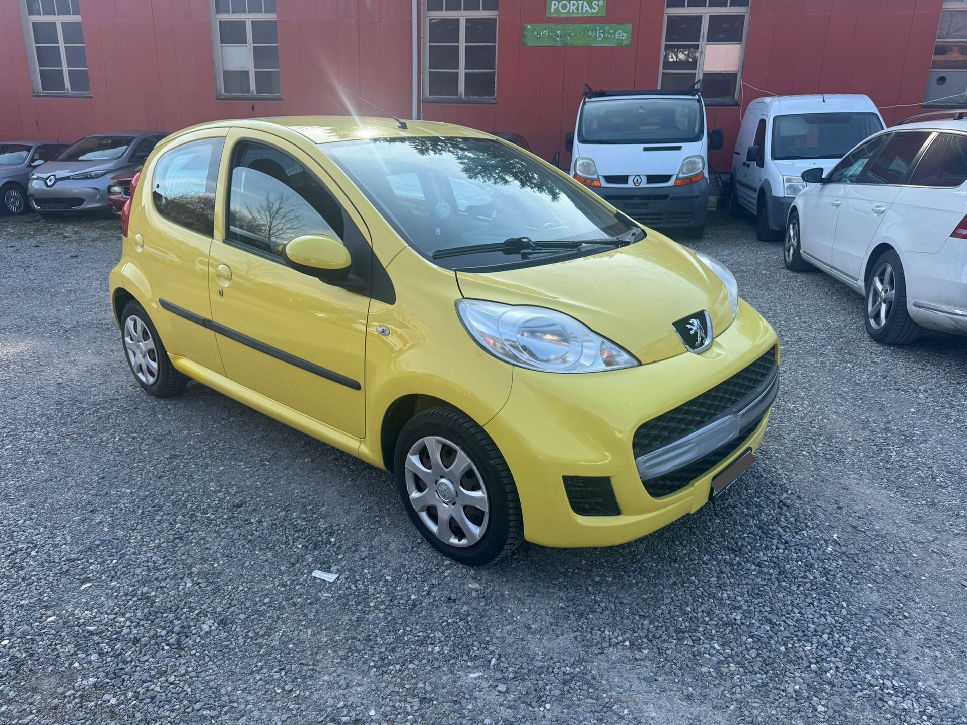 PEUGEOT 107 1.0 Swiss Edition-image-2