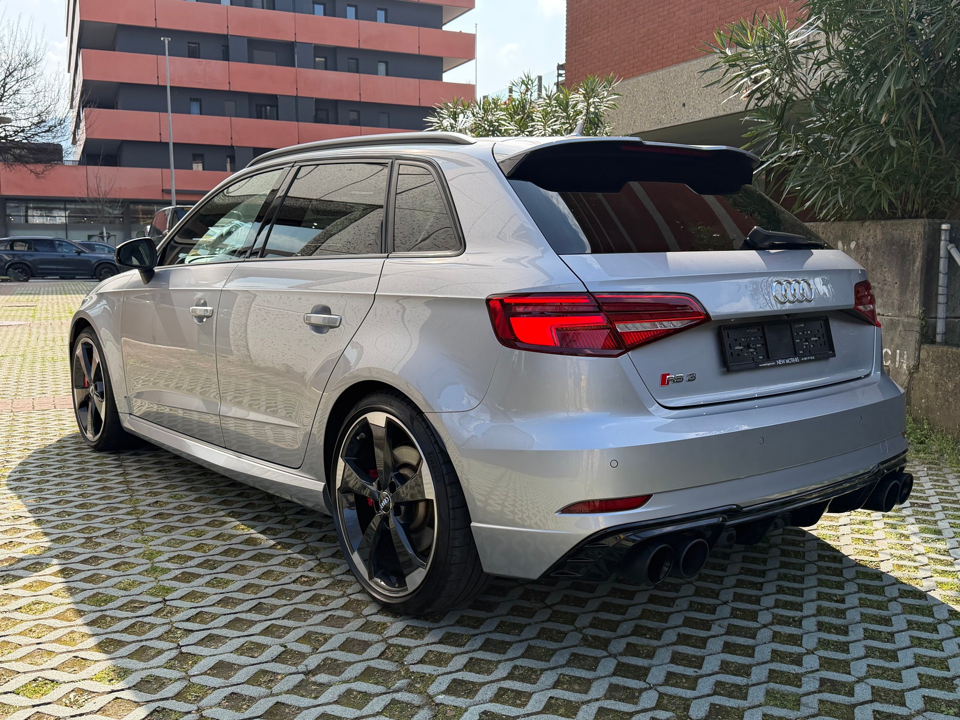 AUDI RS3 Sportback 2.5 TSI quattro S-tronic-image-5