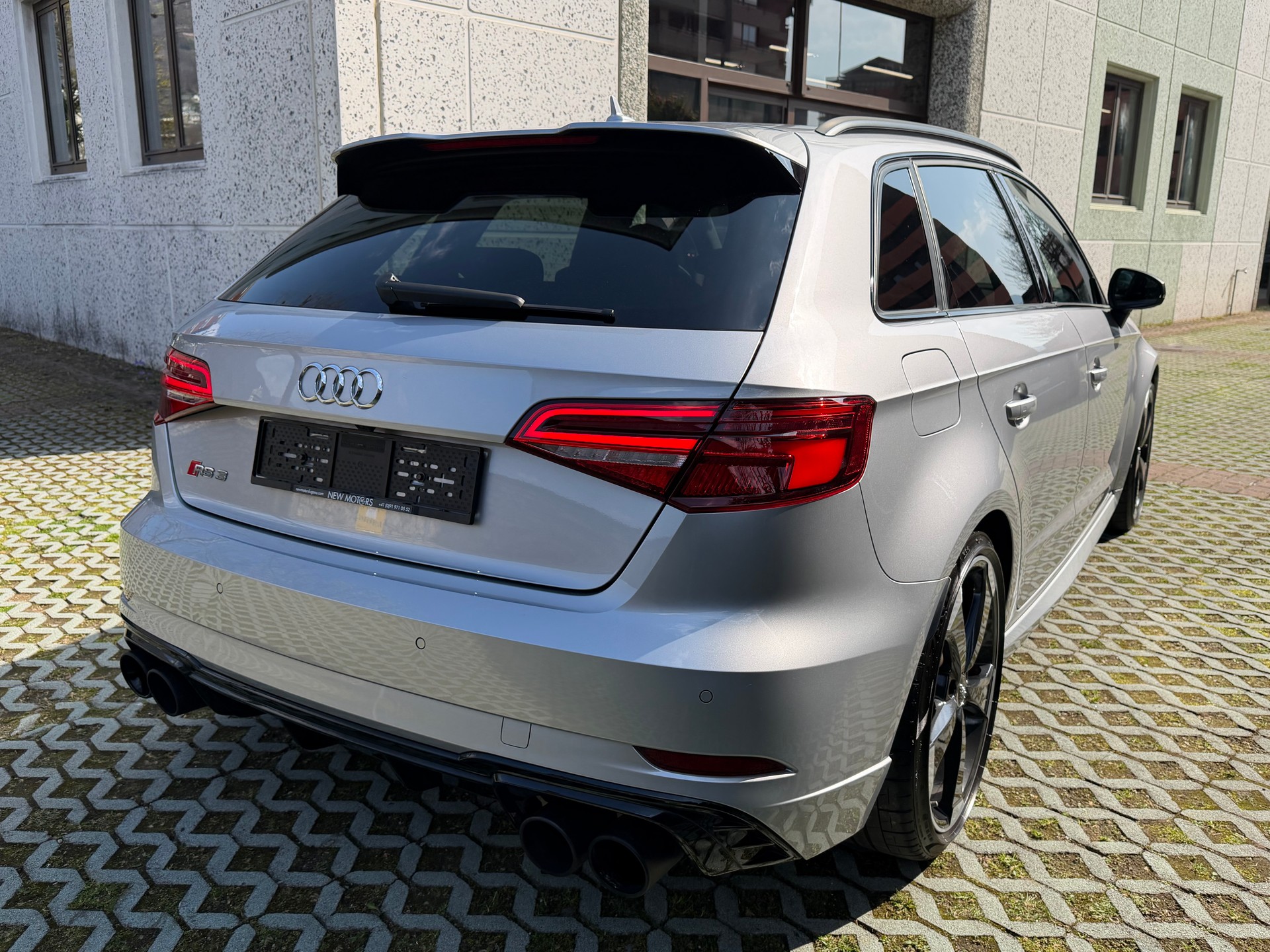 AUDI RS3 Sportback 2.5 TSI quattro S-tronic-image-4