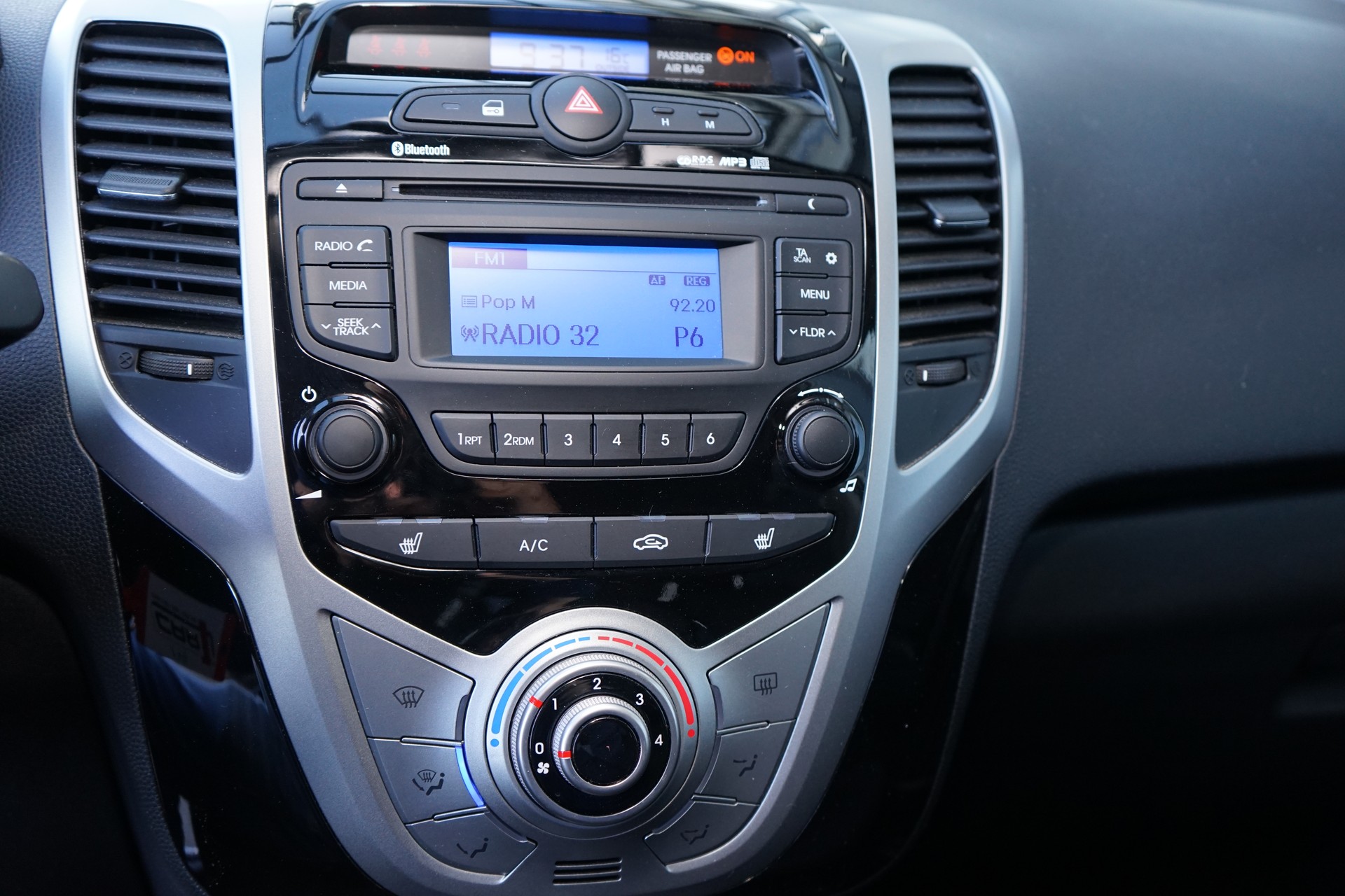 HYUNDAI iX20 1.6 Amplia Automatic-image-10