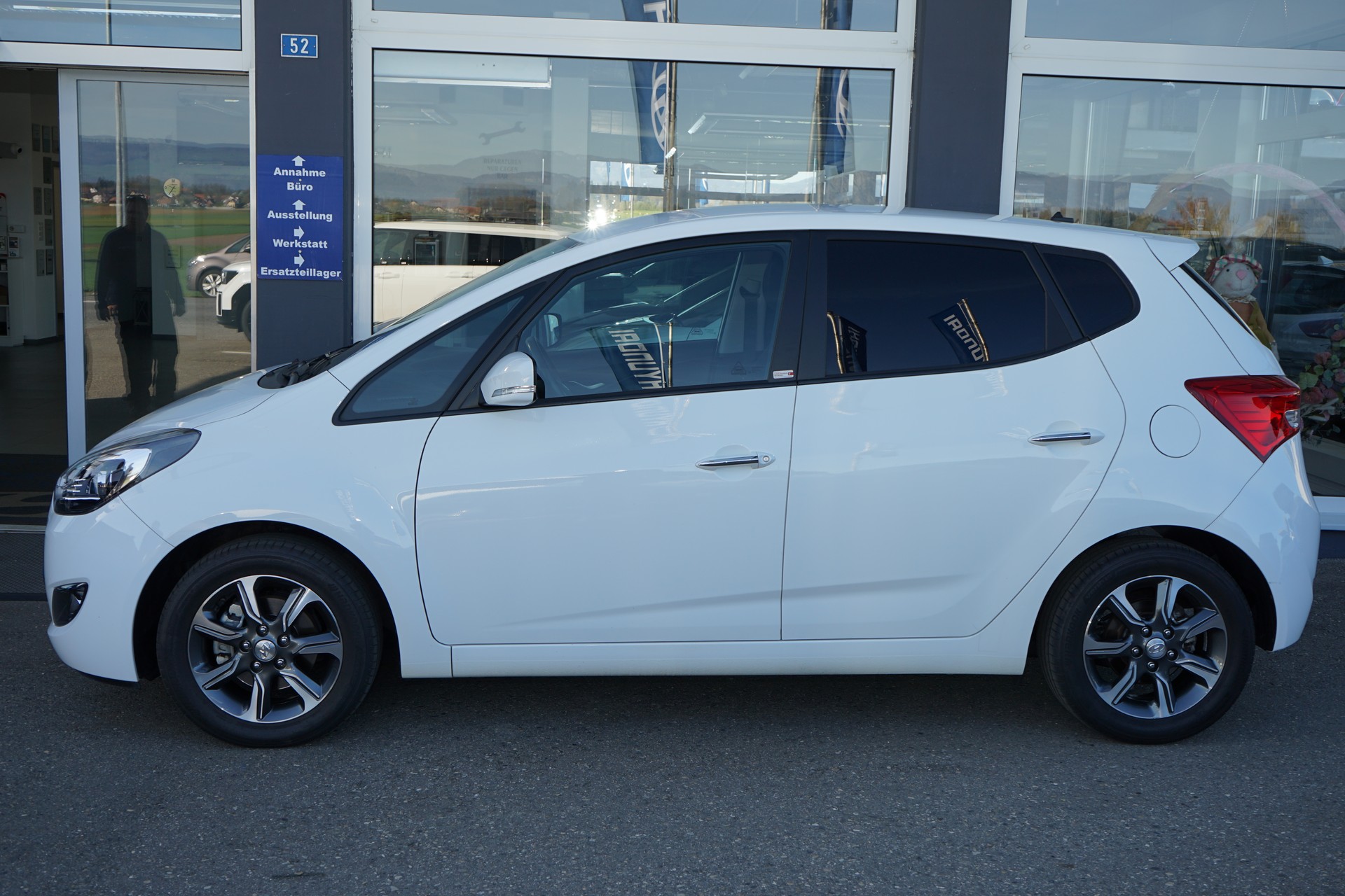 HYUNDAI iX20 1.6 Amplia Automatic-image-3