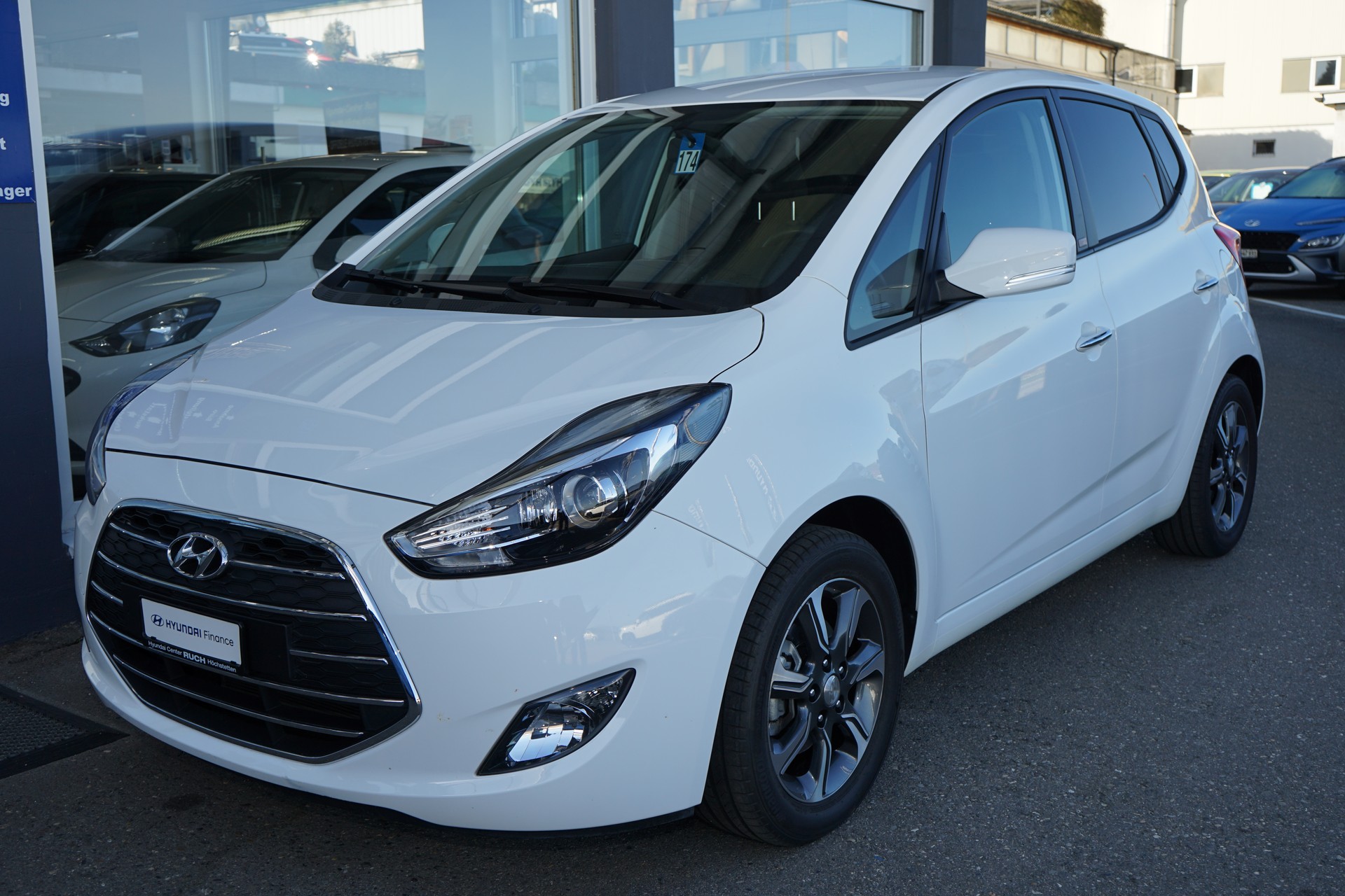 HYUNDAI iX20 1.6 Amplia Automatic-image-2