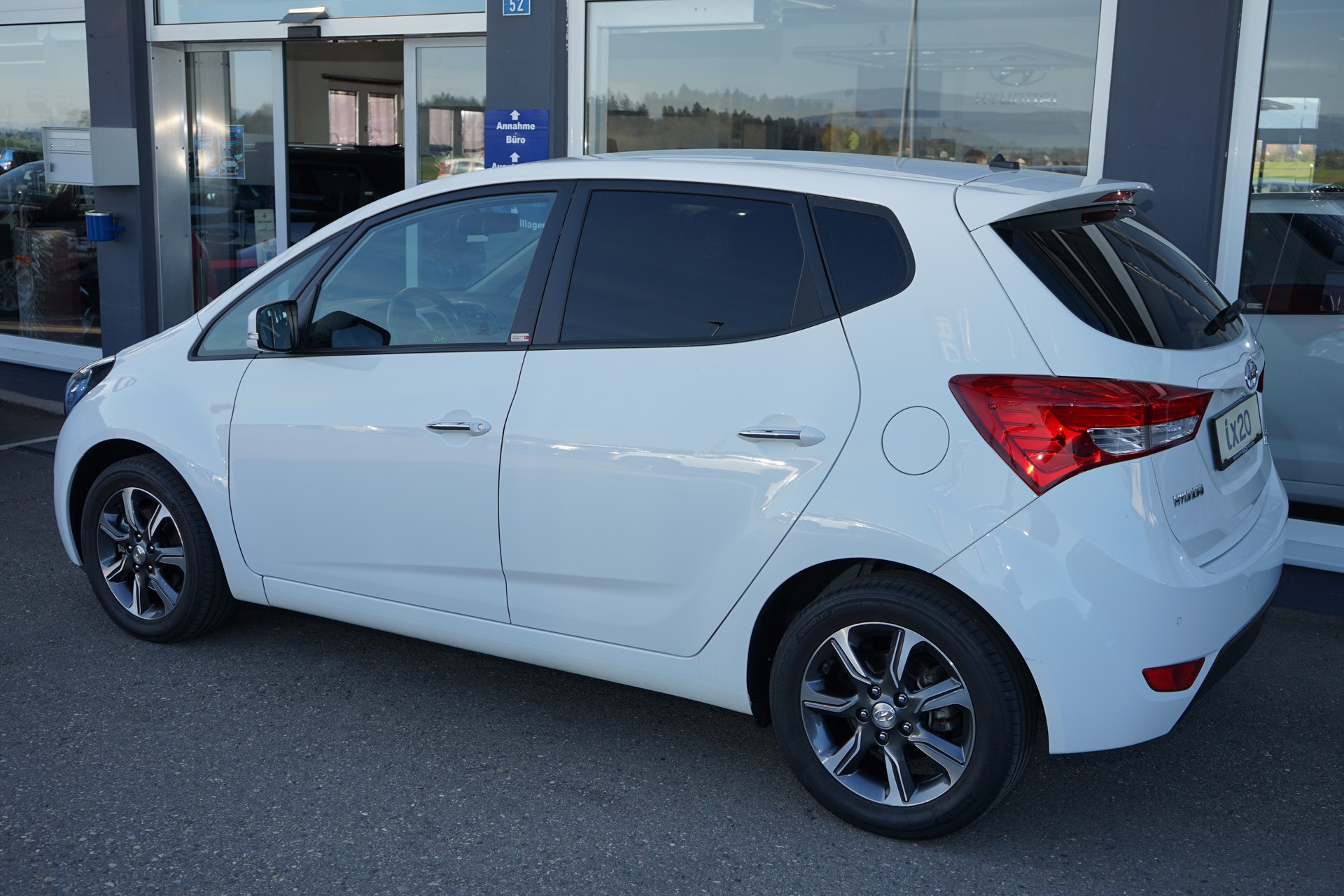 HYUNDAI iX20 1.6 Amplia Automatic-image-4