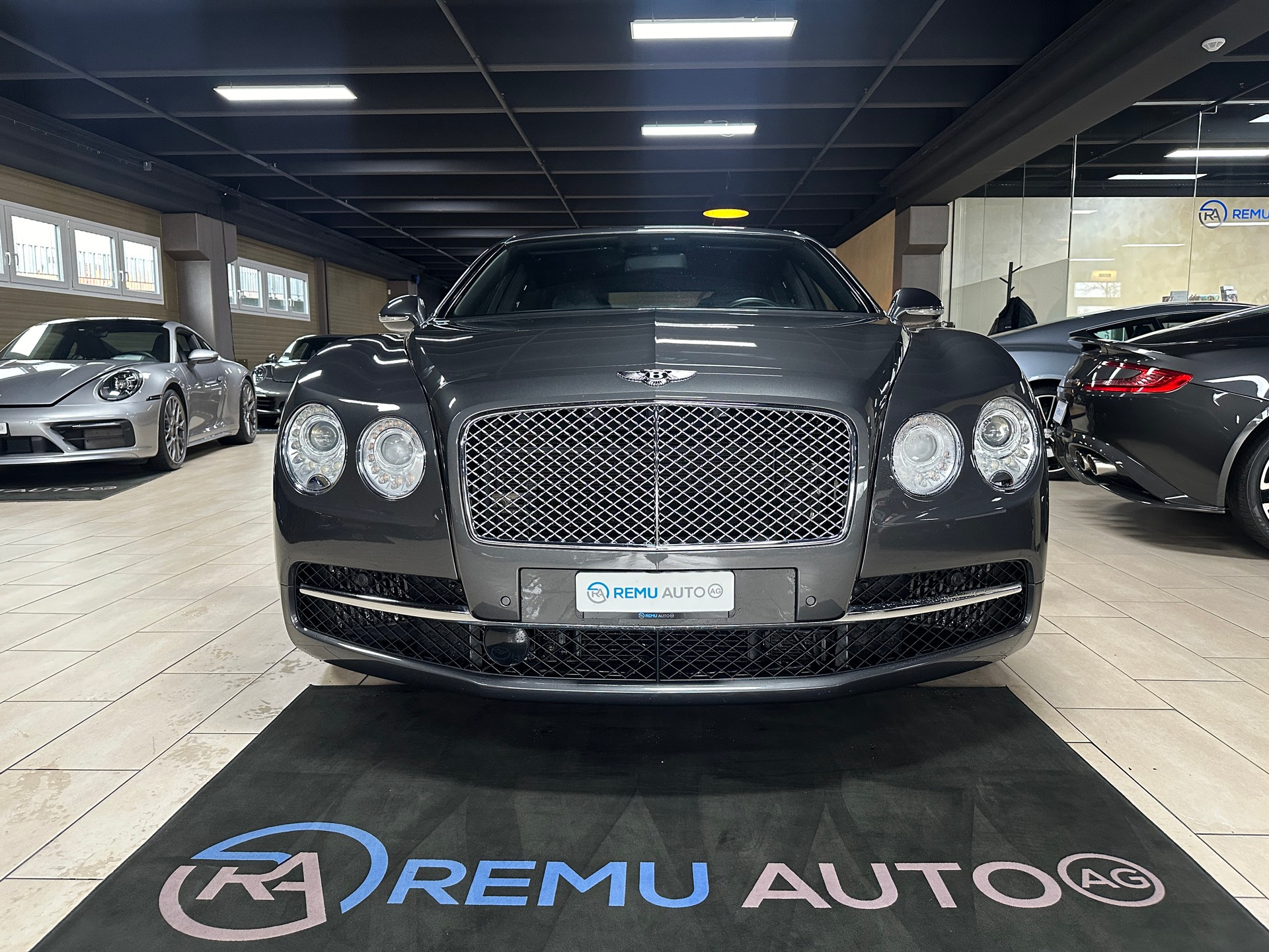 BENTLEY Flying Spur 6.0 V12 CH-Fahrzeug-showroom-element-1