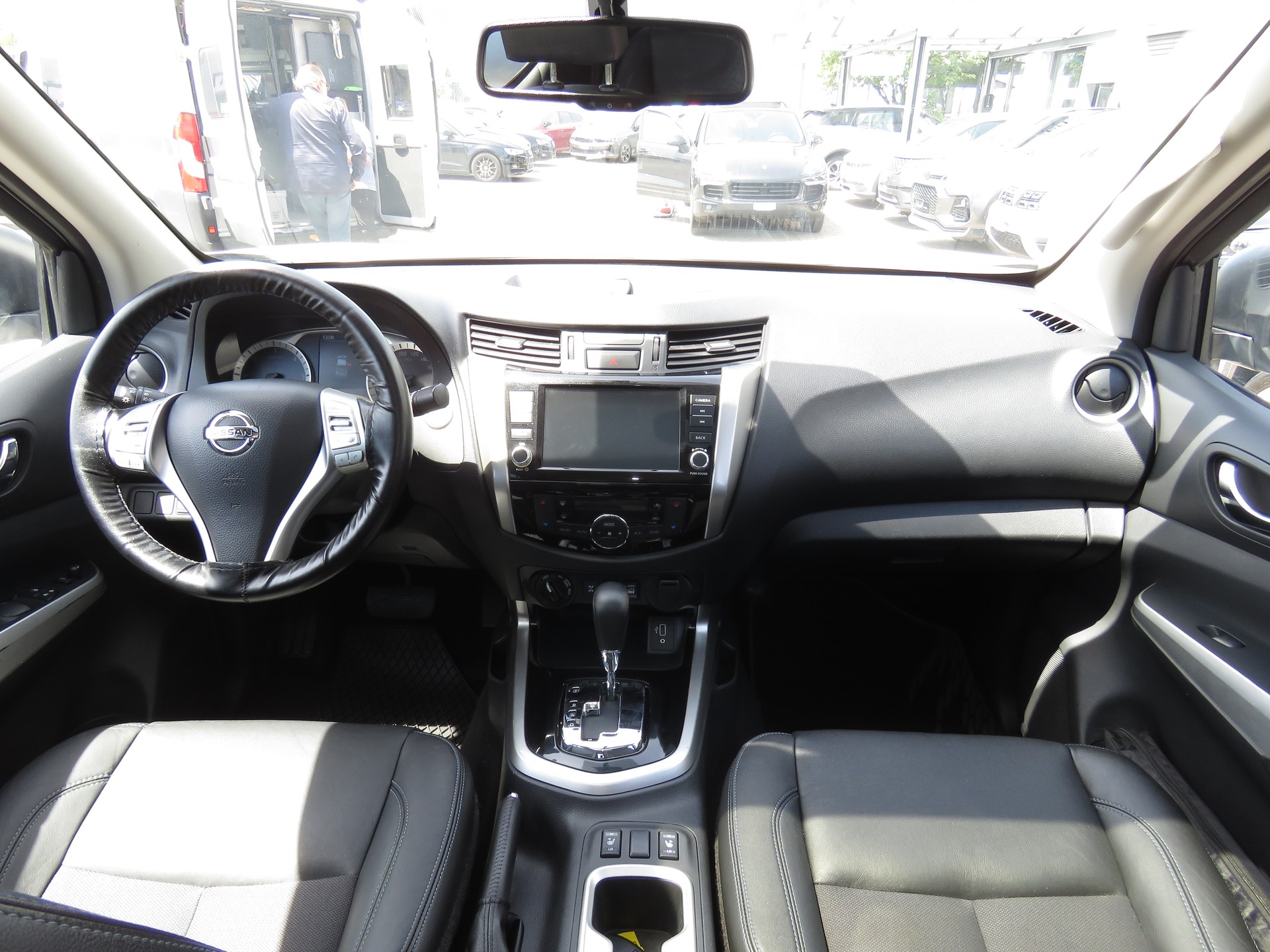 NISSAN Navara Double Cab Tekna 2.3 dCi 4WD-image-13