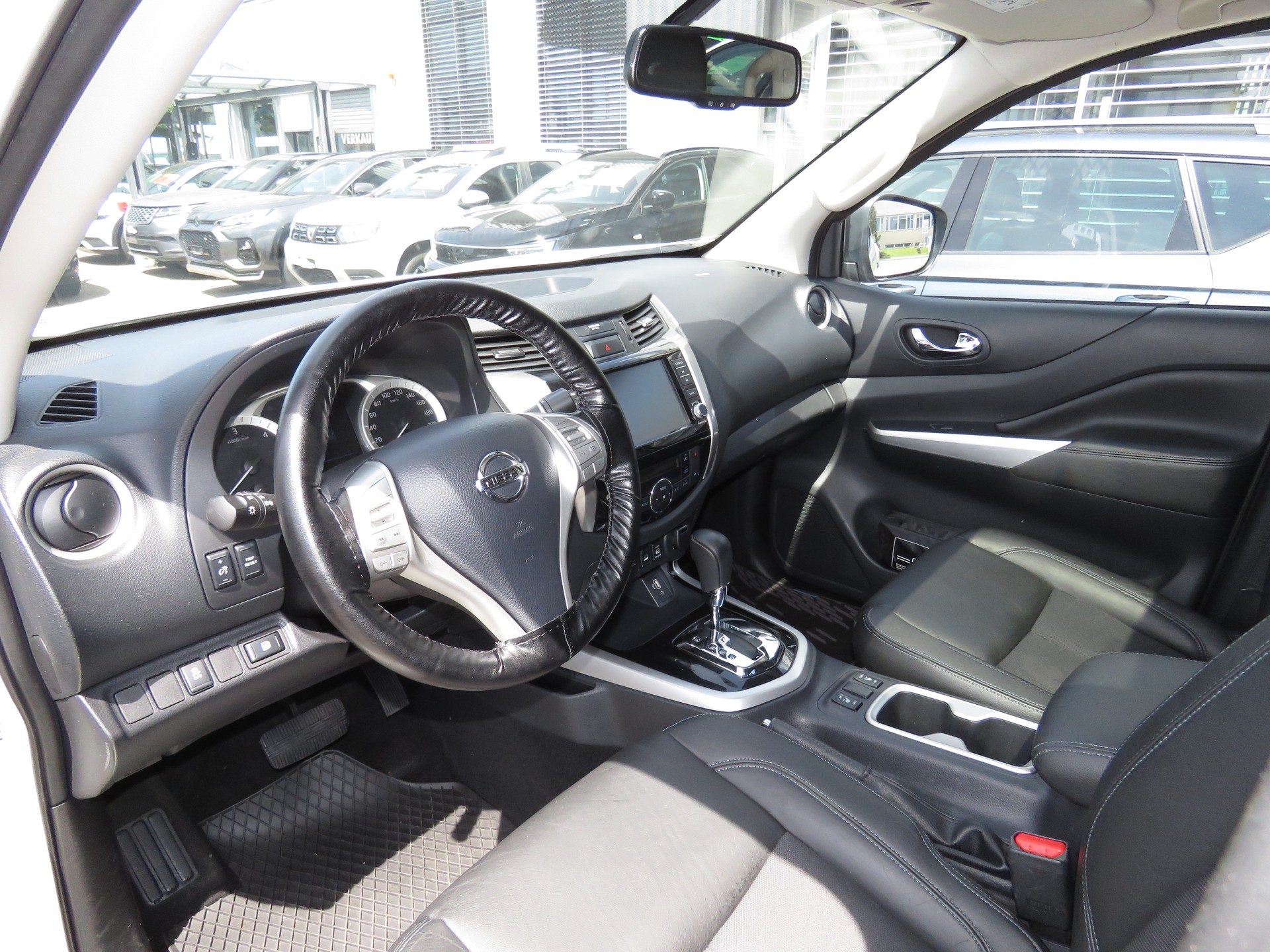 NISSAN Navara Double Cab Tekna 2.3 dCi 4WD-image-7