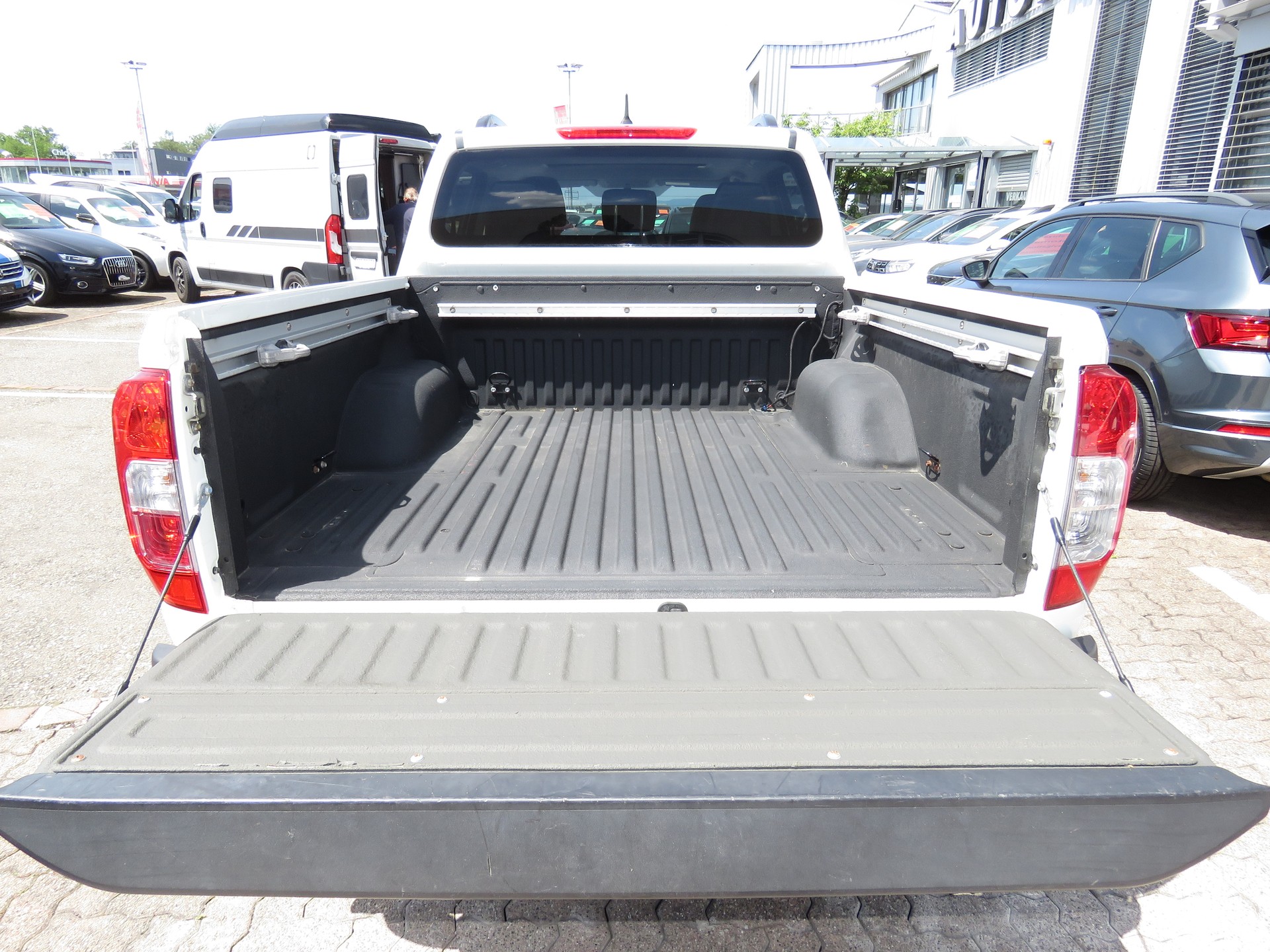 NISSAN Navara Double Cab Tekna 2.3 dCi 4WD-image-6