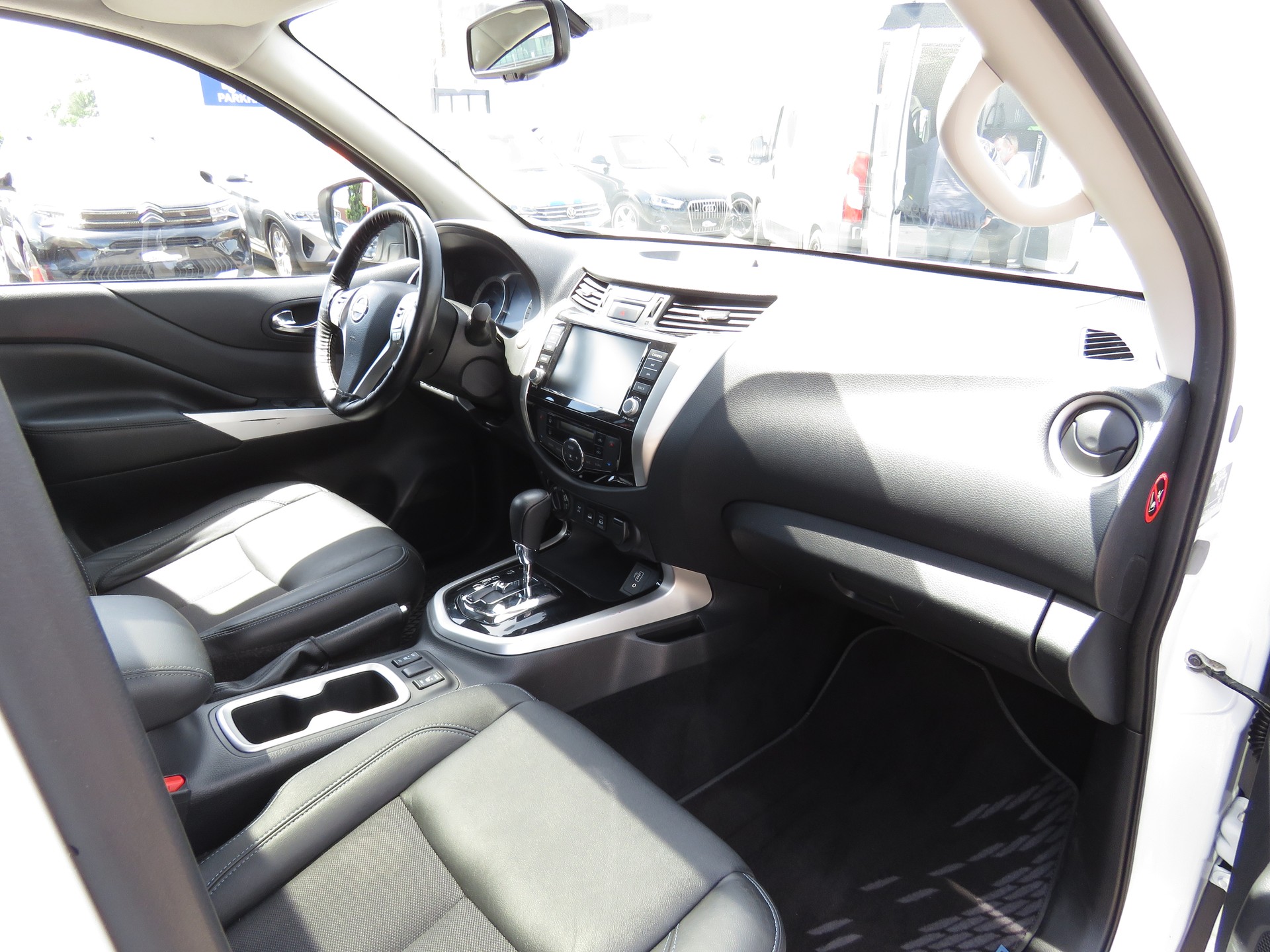 NISSAN Navara Double Cab Tekna 2.3 dCi 4WD-image-10