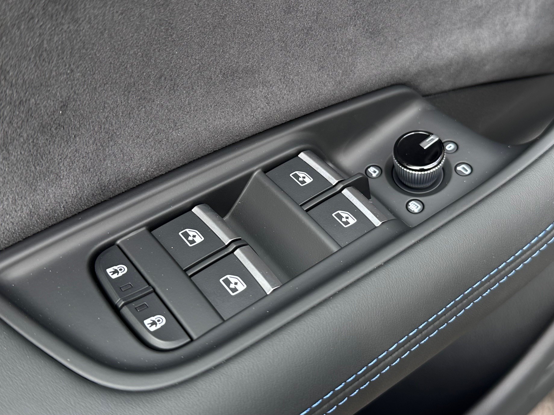 AUDI RSQ8 performance quattro-image-12