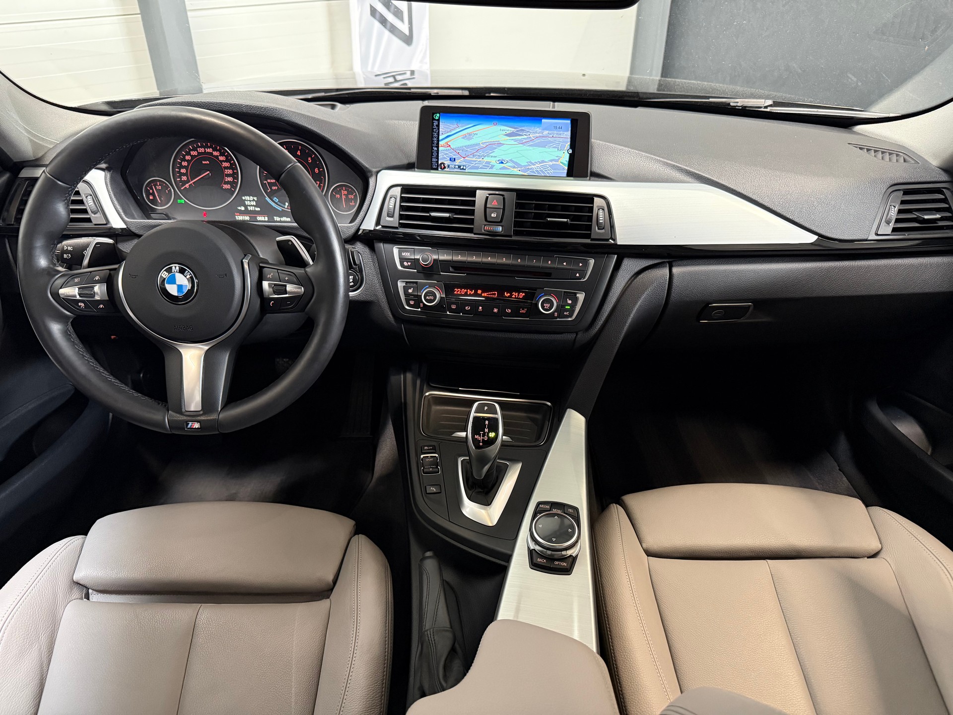 BMW 335i xDrive SAG Performance Power & Sound-image-7