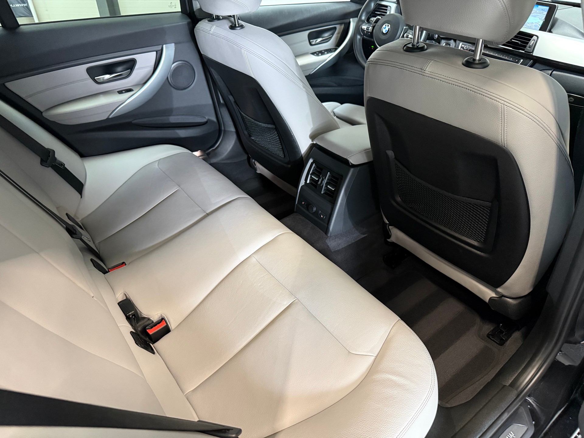 BMW 335i xDrive SAG Performance Power & Sound-image-8
