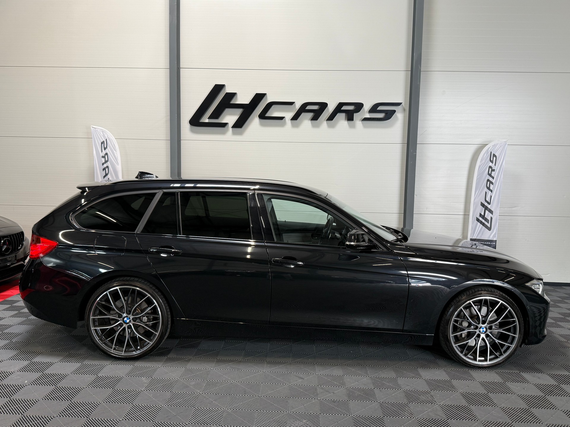 BMW 335i xDrive SAG Performance Power & Sound-image-4