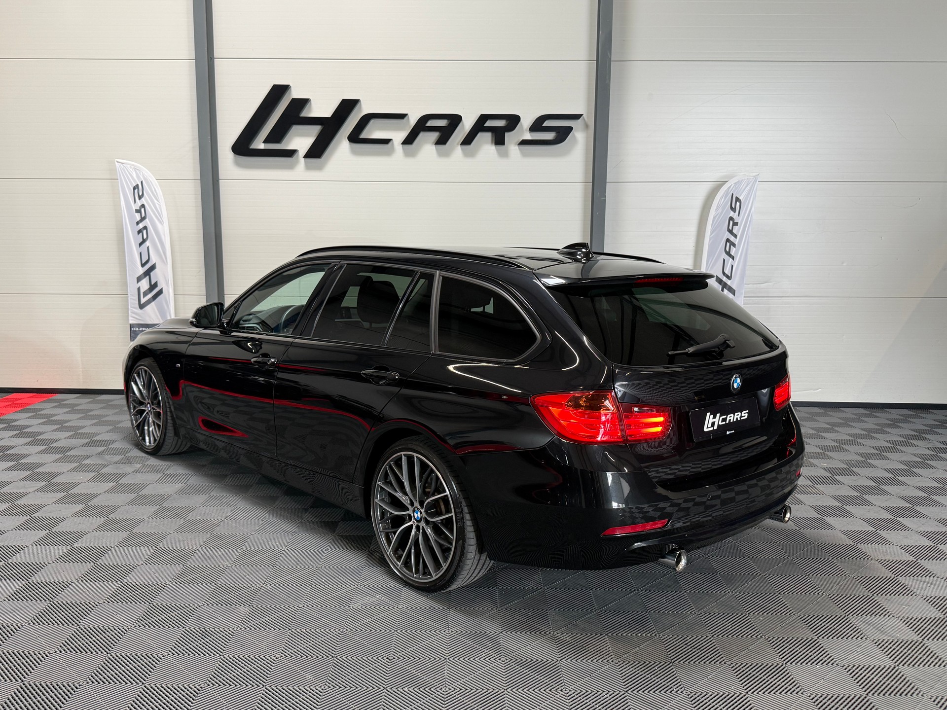 BMW 335i xDrive SAG Performance Power & Sound-image-2