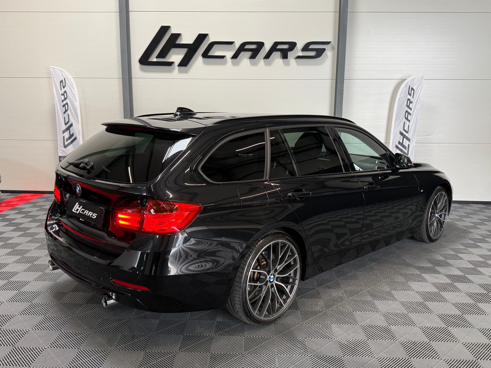 BMW 335i xDrive SAG Performance Power & Sound-image-3