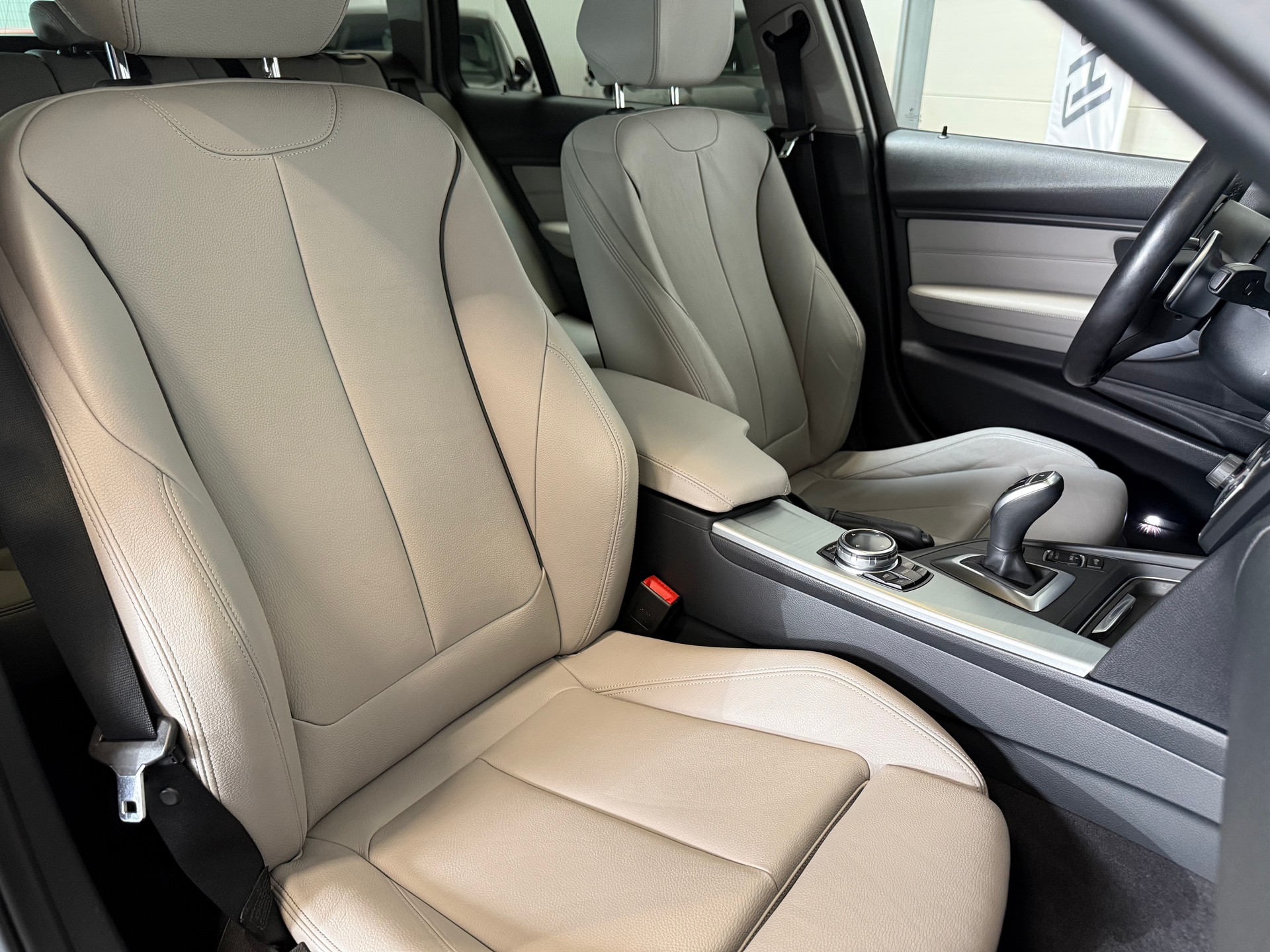 BMW 335i xDrive SAG Performance Power & Sound-image-15
