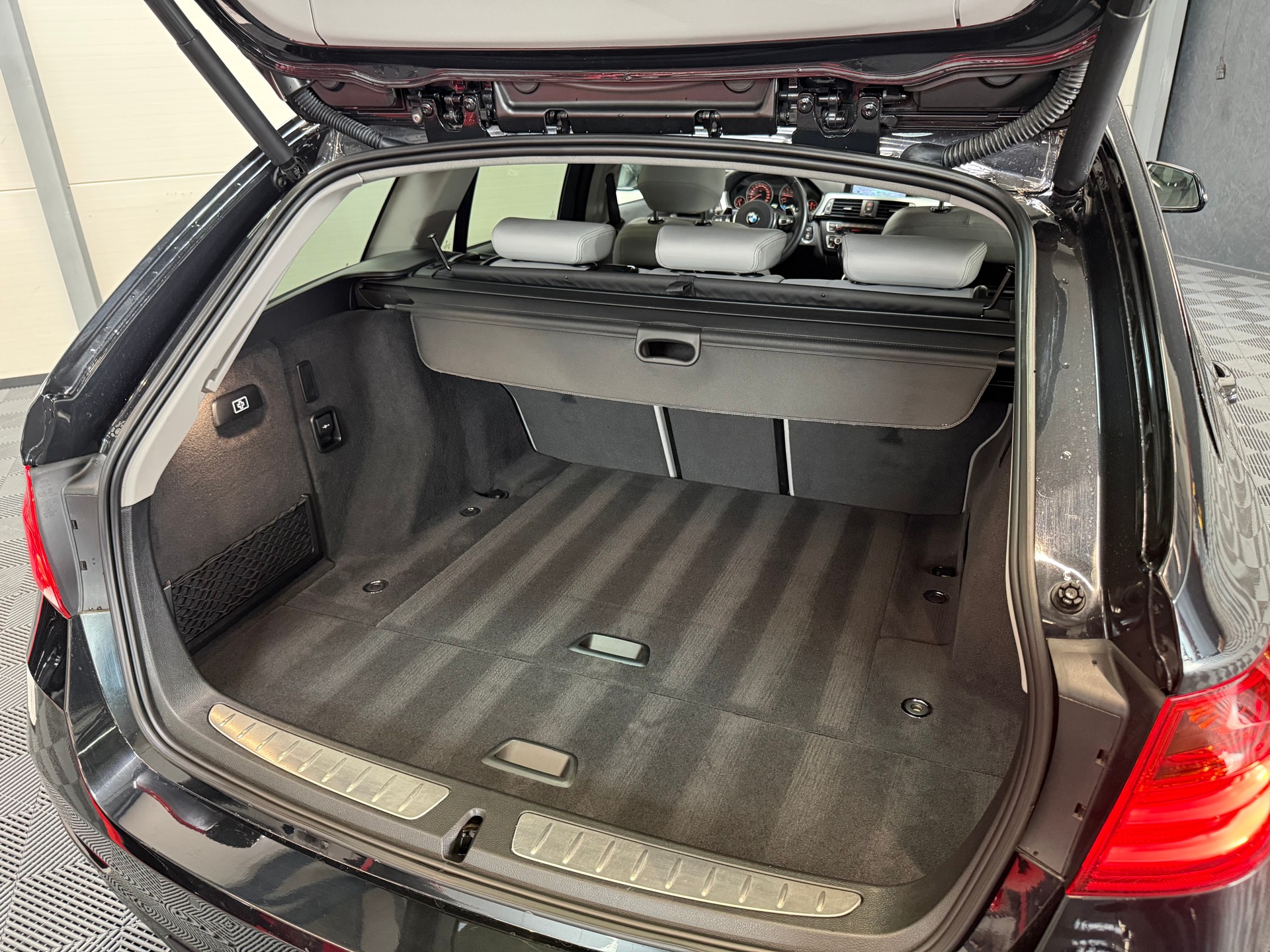 BMW 335i xDrive SAG Performance Power & Sound-image-10