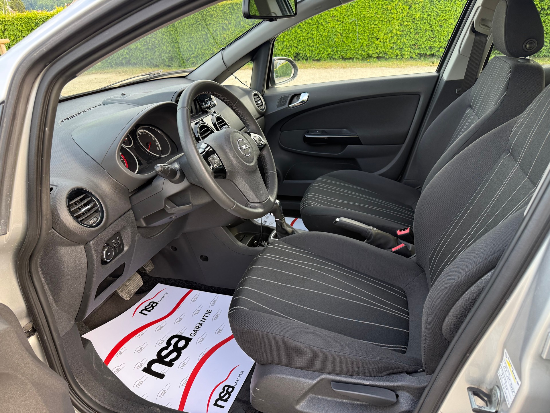 OPEL Corsa 1.4 TP Anniversary Automatic-image-9