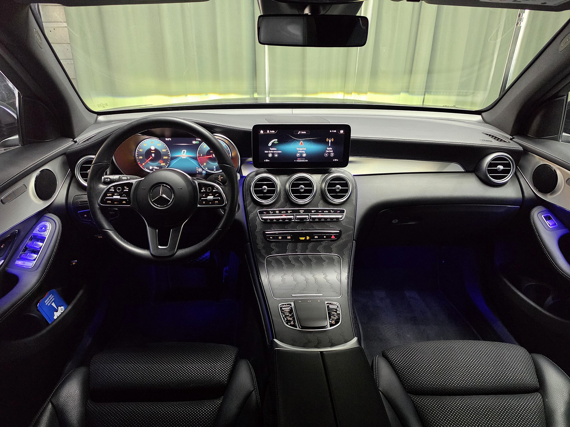 MERCEDES-BENZ GLC 220 d AMG Line 4m-image-9