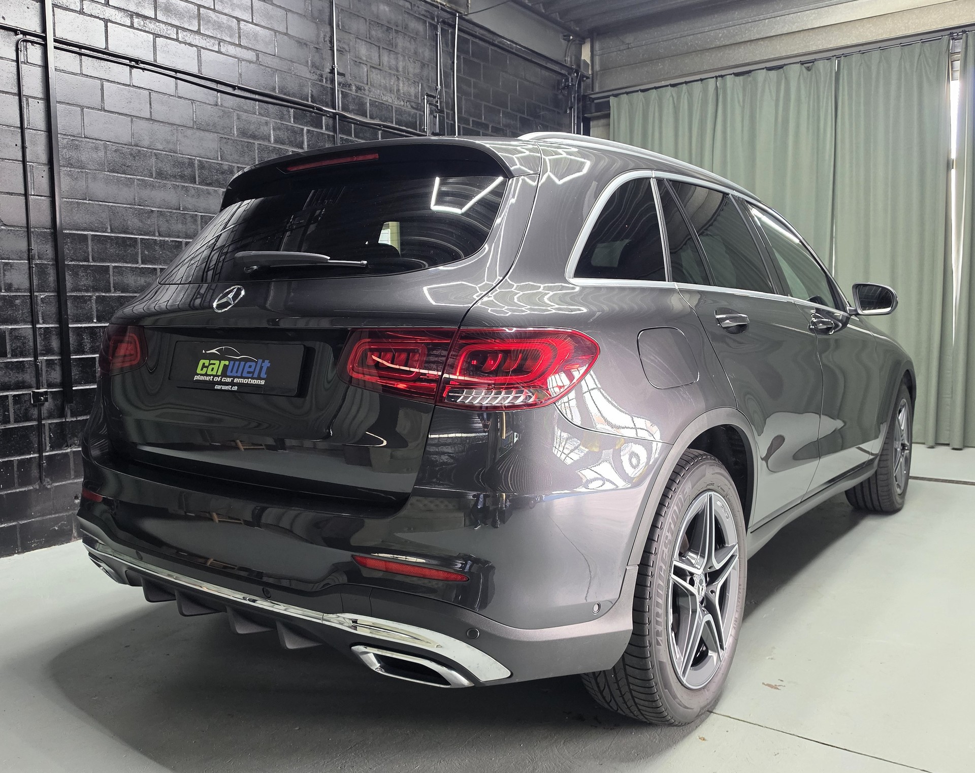 MERCEDES-BENZ GLC 220 d AMG Line 4m-image-2