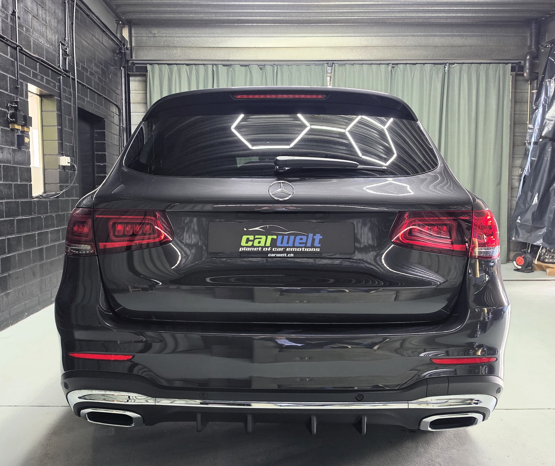 MERCEDES-BENZ GLC 220 d AMG Line 4m-image-3