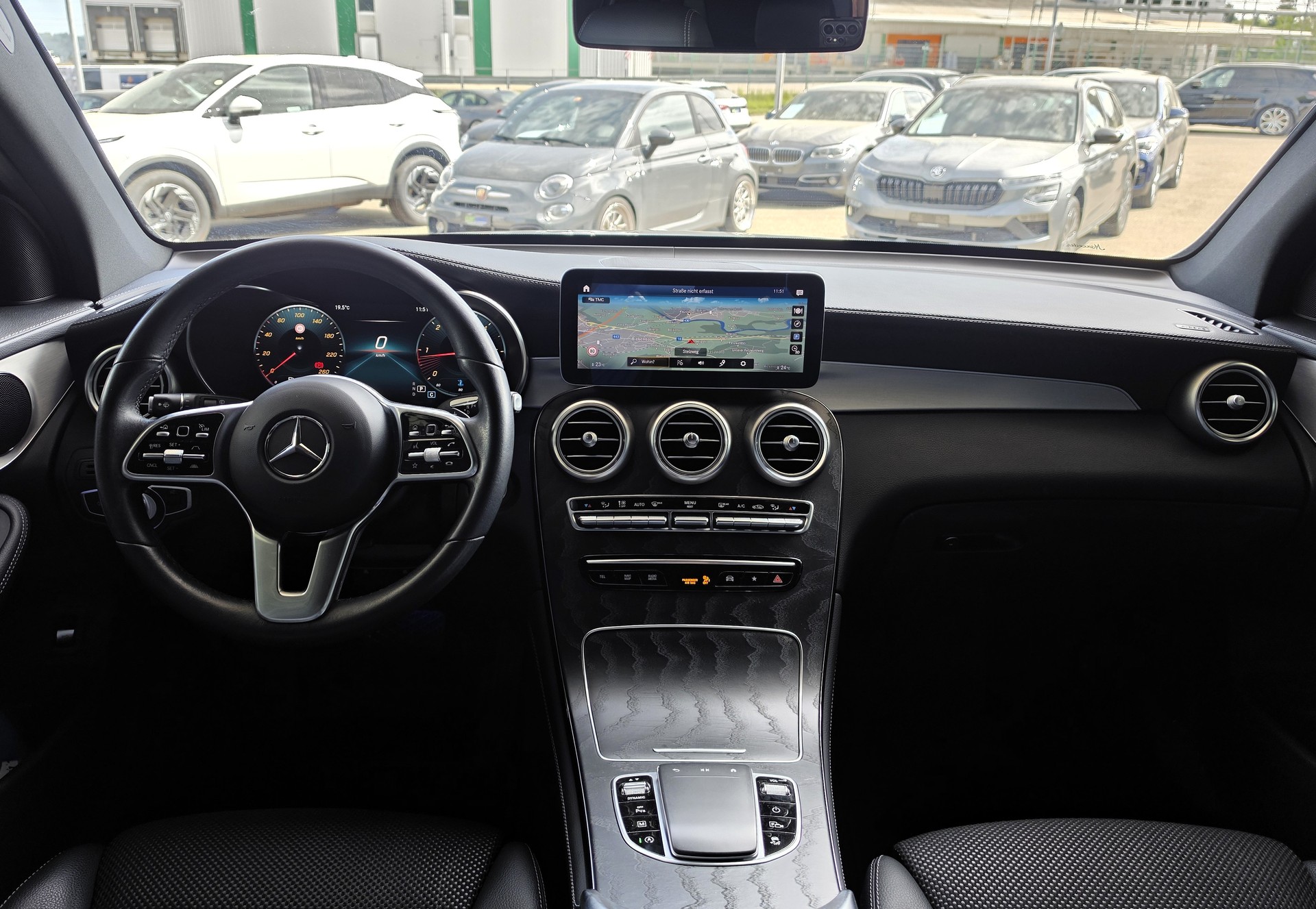 MERCEDES-BENZ GLC 220 d AMG Line 4m-image-4
