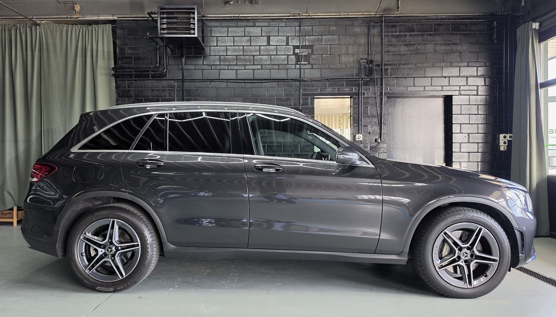 MERCEDES-BENZ GLC 220 d AMG Line 4m-image-1