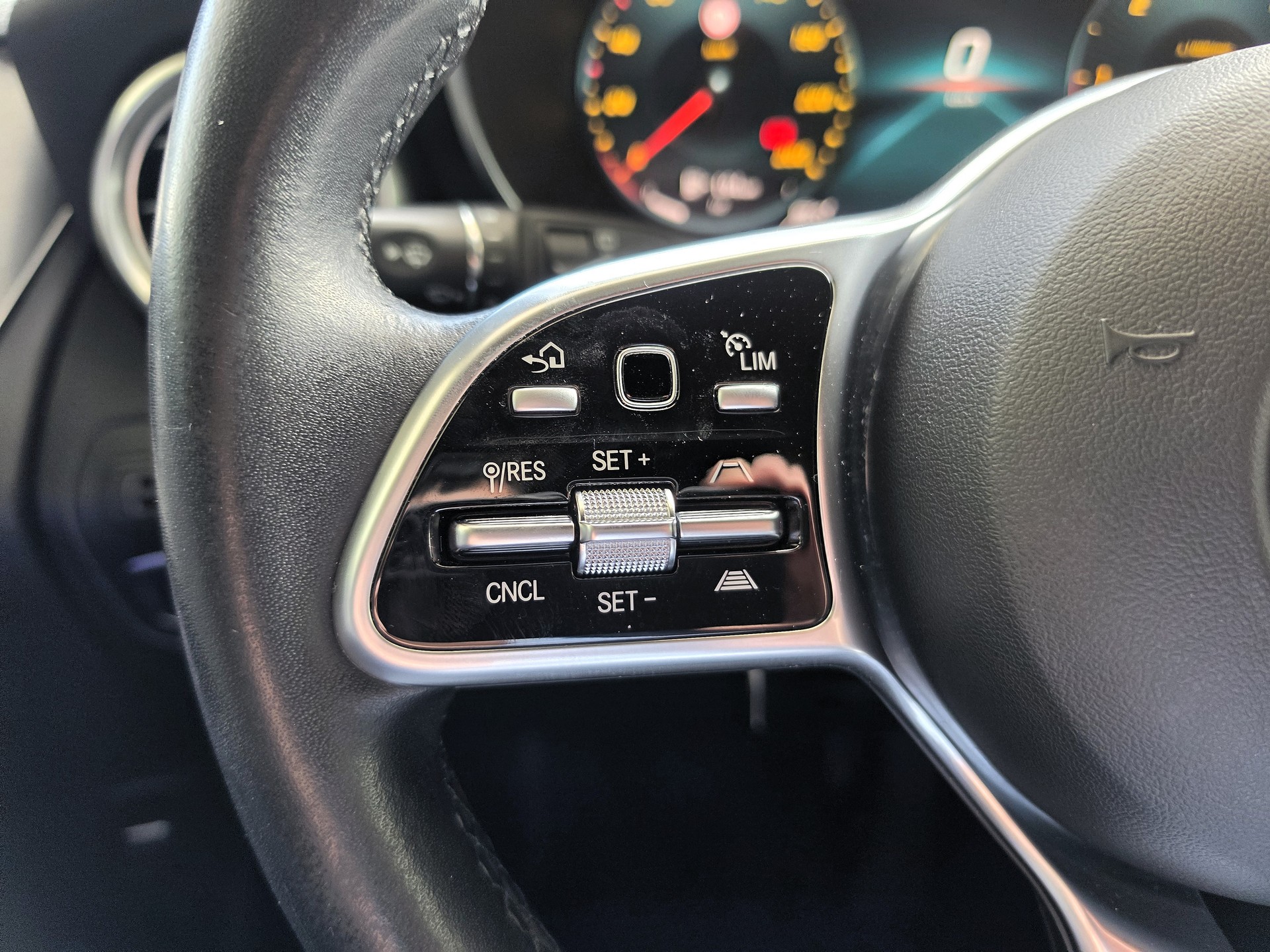 MERCEDES-BENZ GLC 220 d AMG Line 4m-image-12
