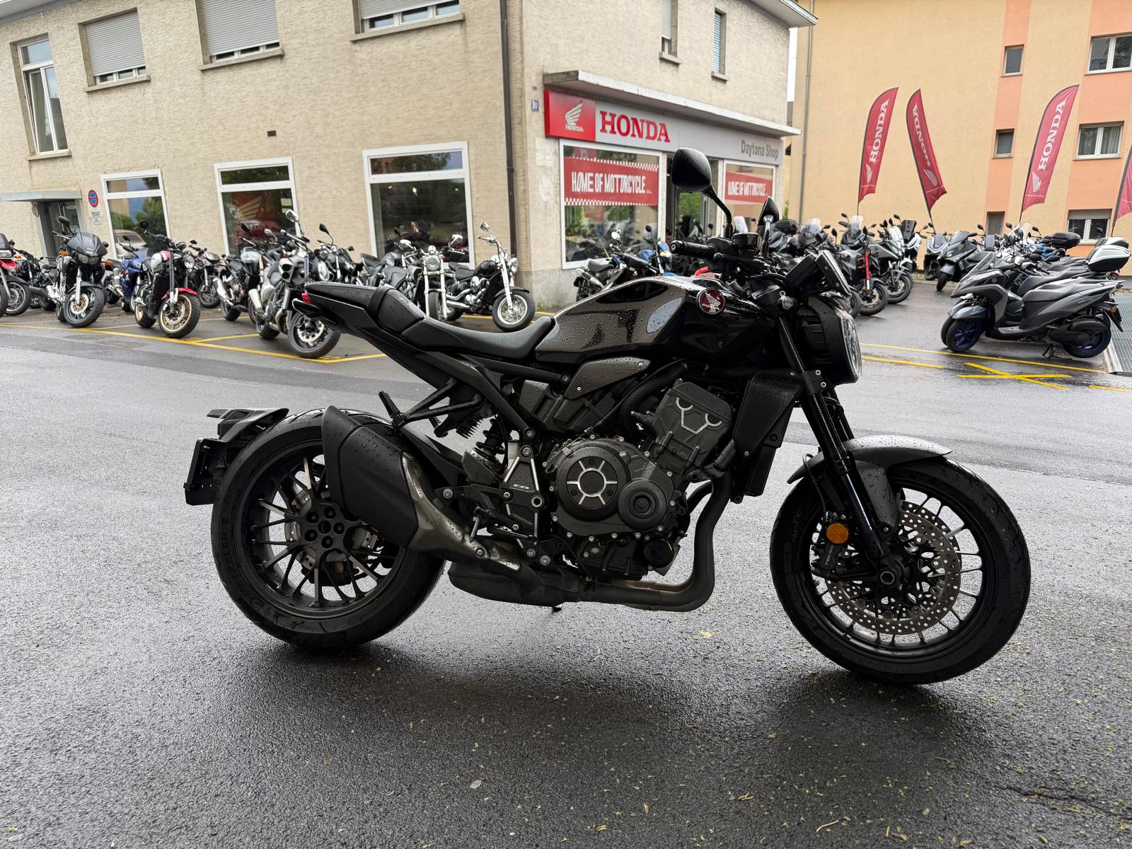 HONDA CB 1000 R Black Edition-showroom-element-3