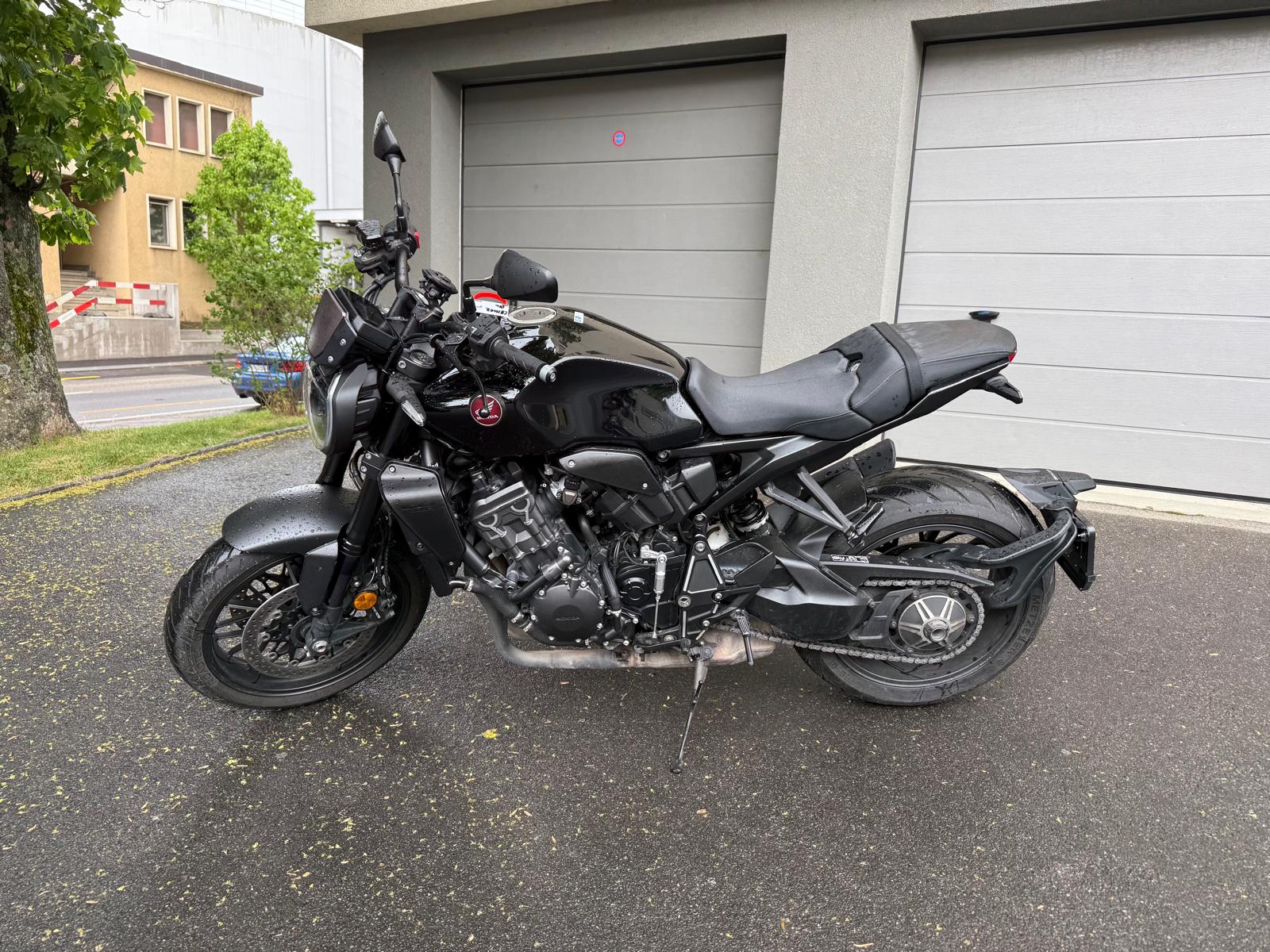 HONDA CB 1000 R Black Edition-showroom-element-2