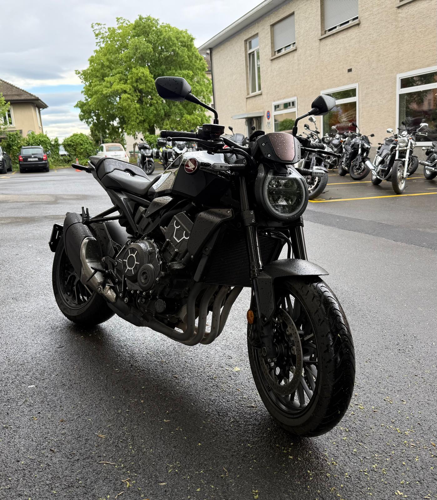 HONDA CB 1000 R Black Edition-showroom-element-1