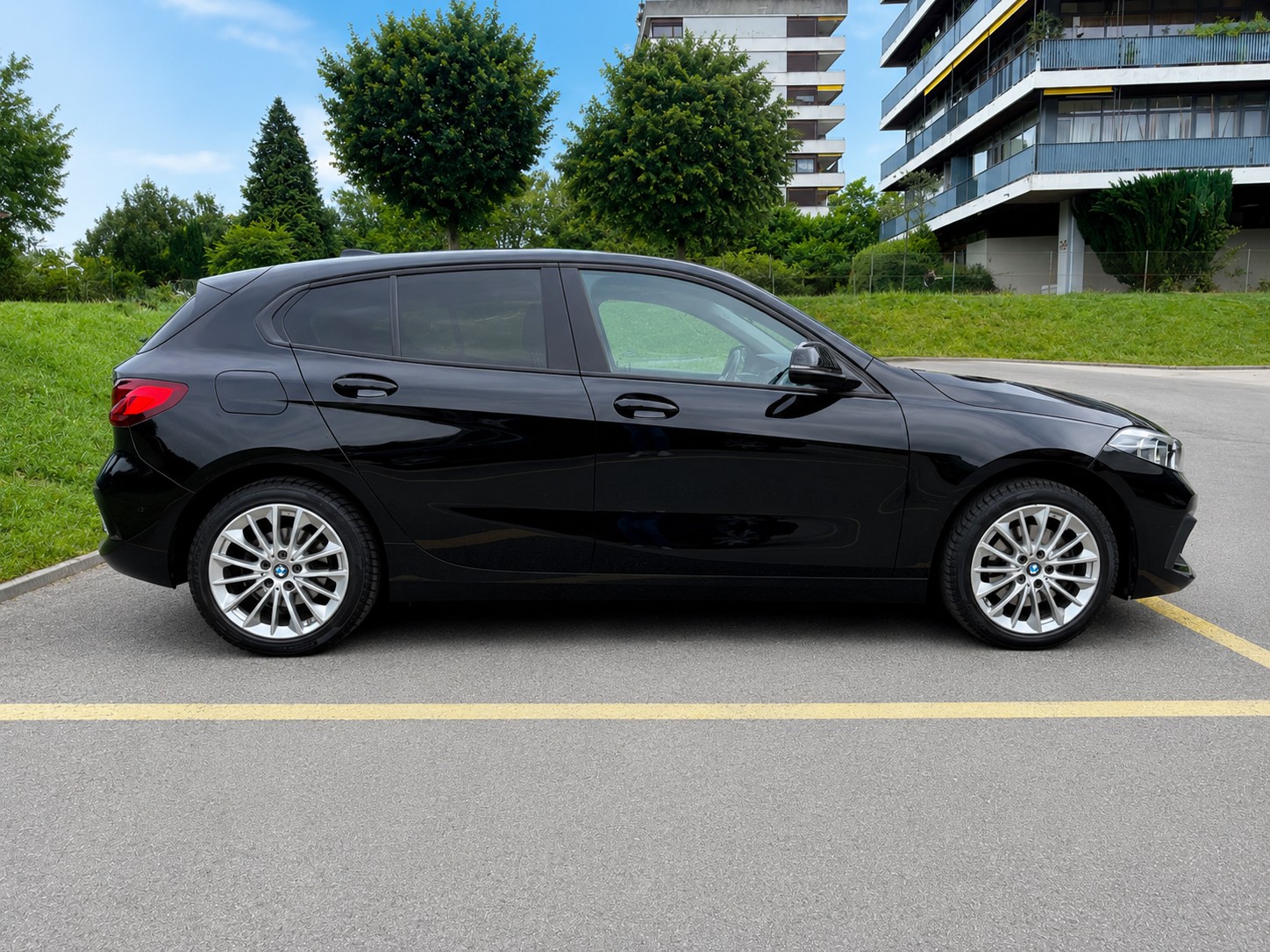 BMW 118i Fleet Edition Steptronic-image-1