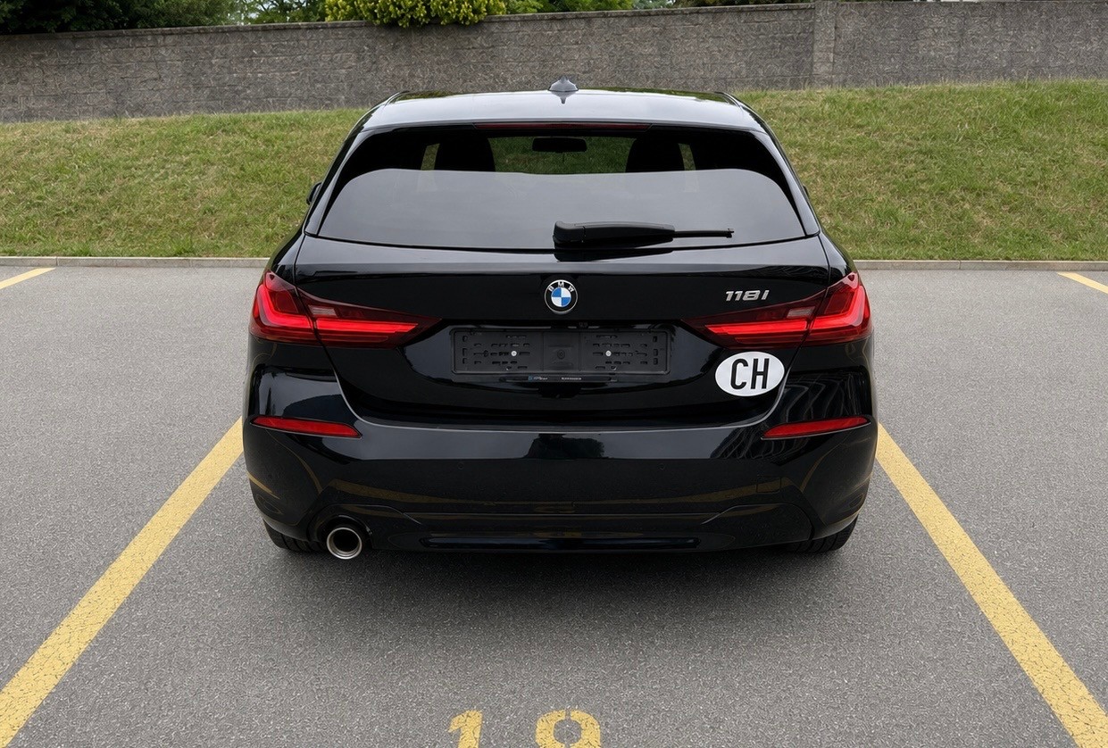 BMW 118i Fleet Edition Steptronic-image-2