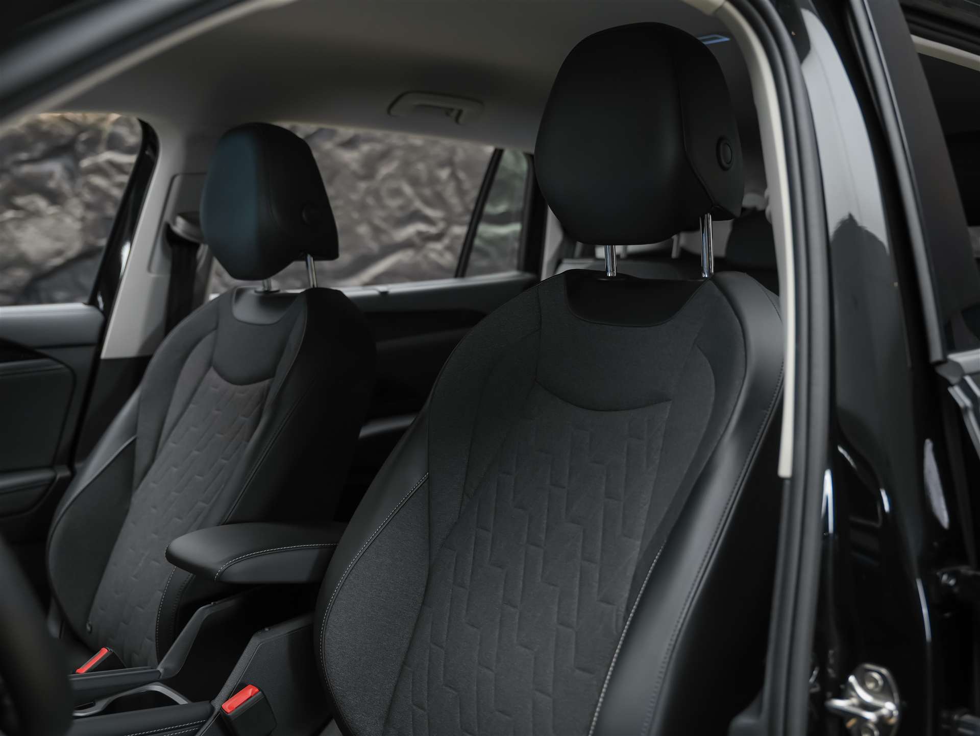 VW Tayron 2.0 TDI SCR Elegance DSG 4motion *7 Sitze*360° Kamera*AHK*Assistenzpaket*-image-9