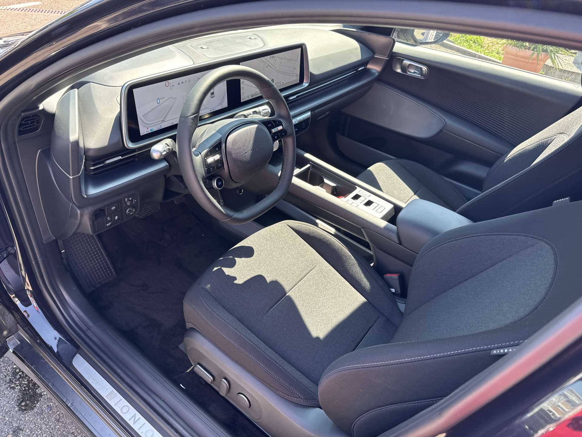 HYUNDAI Ioniq 6 77kWh Plus Line 325PS 4WD Automat-image-5