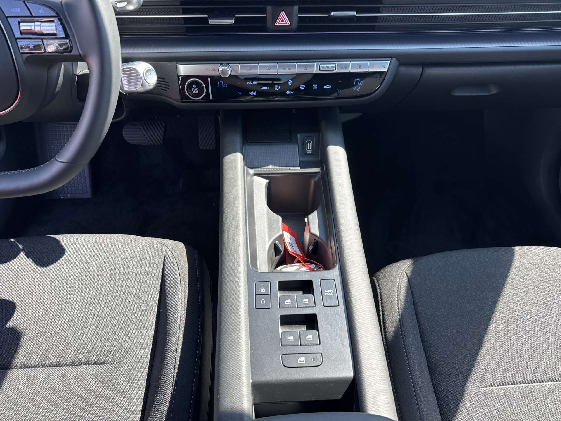 HYUNDAI Ioniq 6 77kWh Plus Line 325PS 4WD Automat-image-11