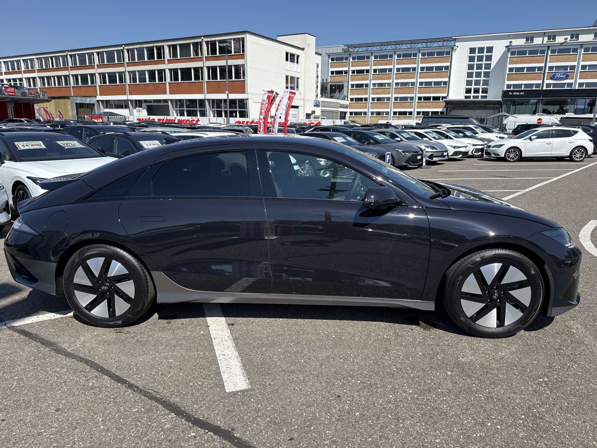 HYUNDAI Ioniq 6 77kWh Plus Line 325PS 4WD Automat-image-10
