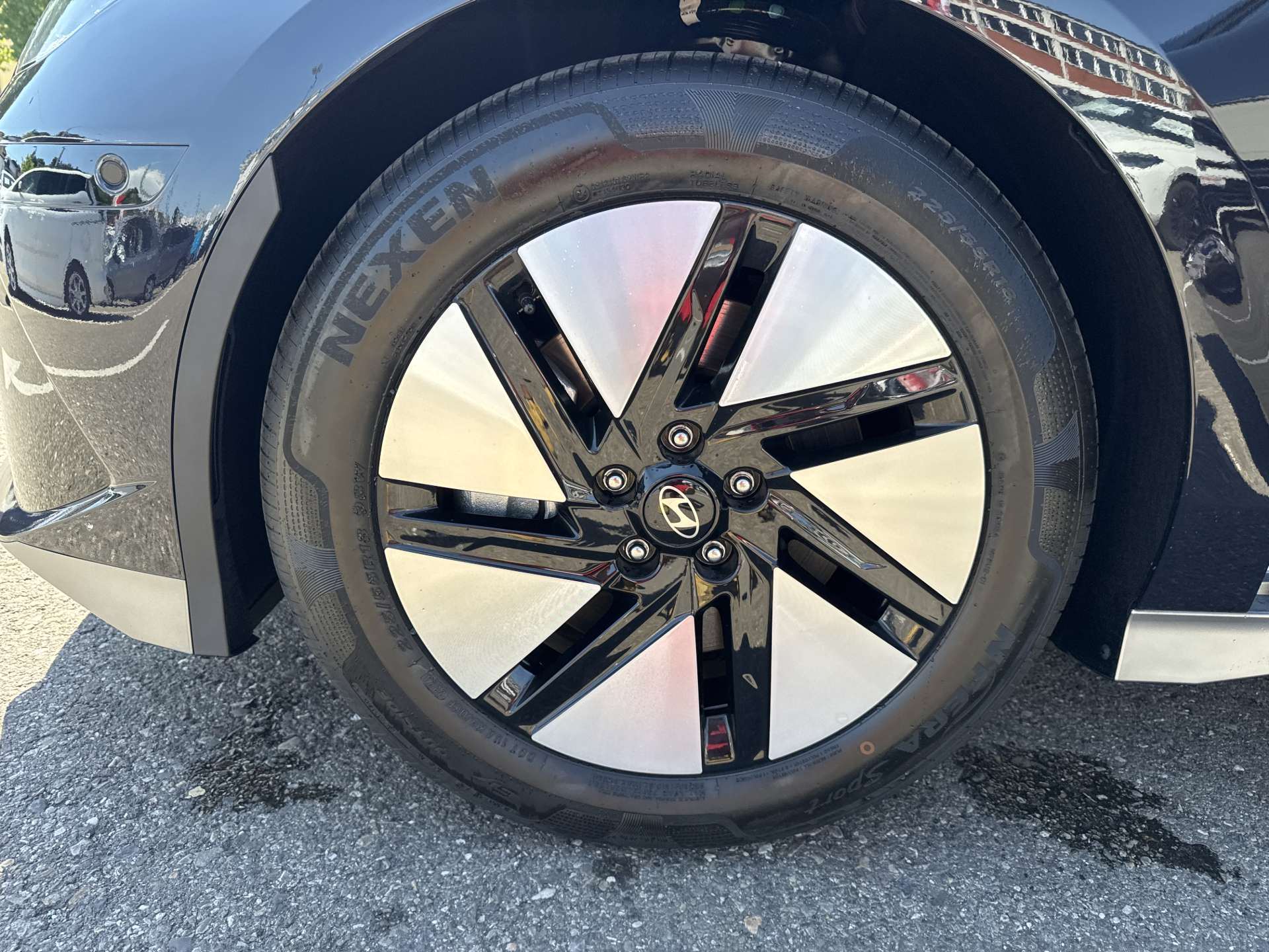 HYUNDAI Ioniq 6 77kWh Plus Line 325PS 4WD Automat-image-8