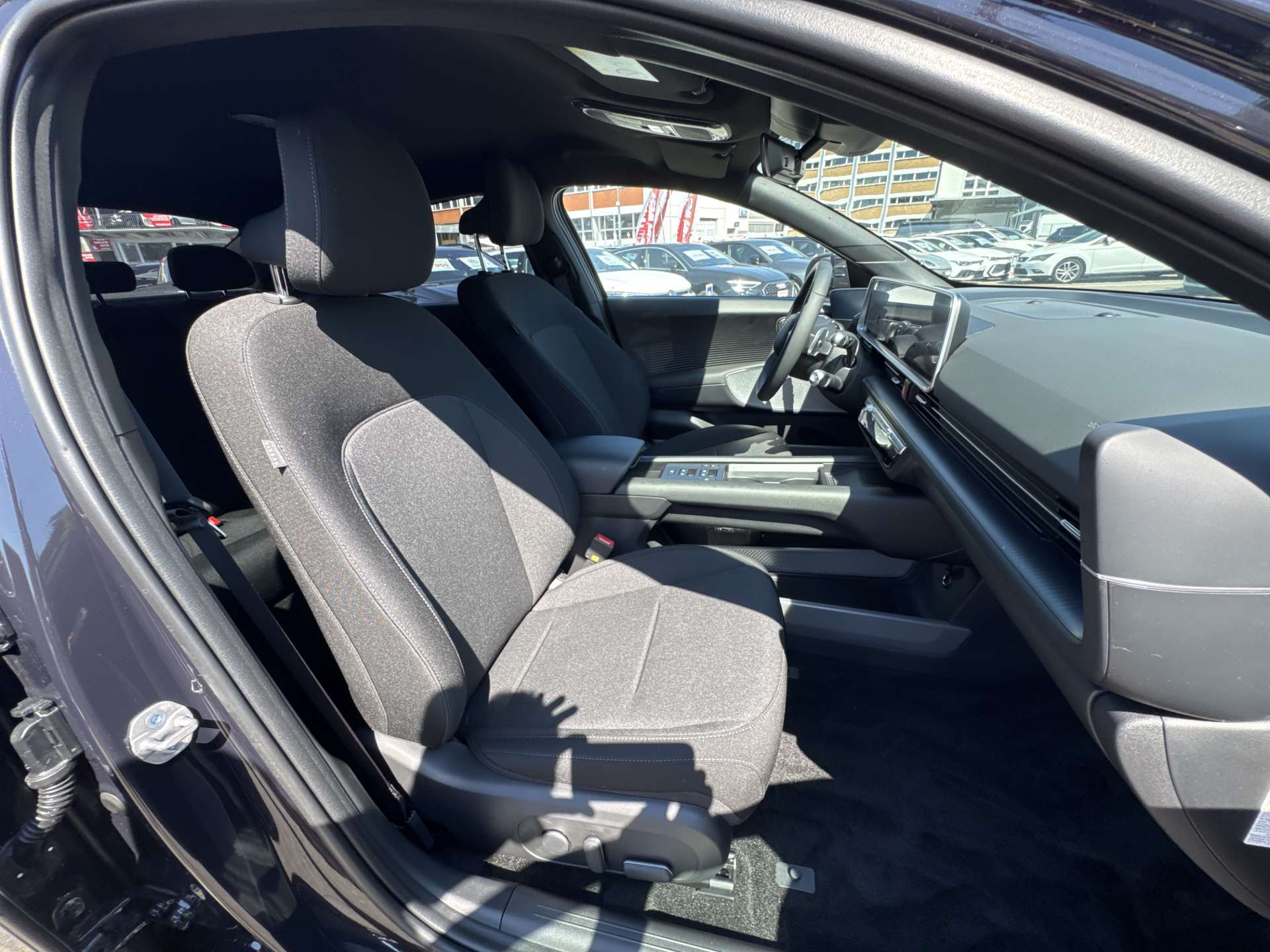 HYUNDAI Ioniq 6 77kWh Plus Line 325PS 4WD Automat-image-12