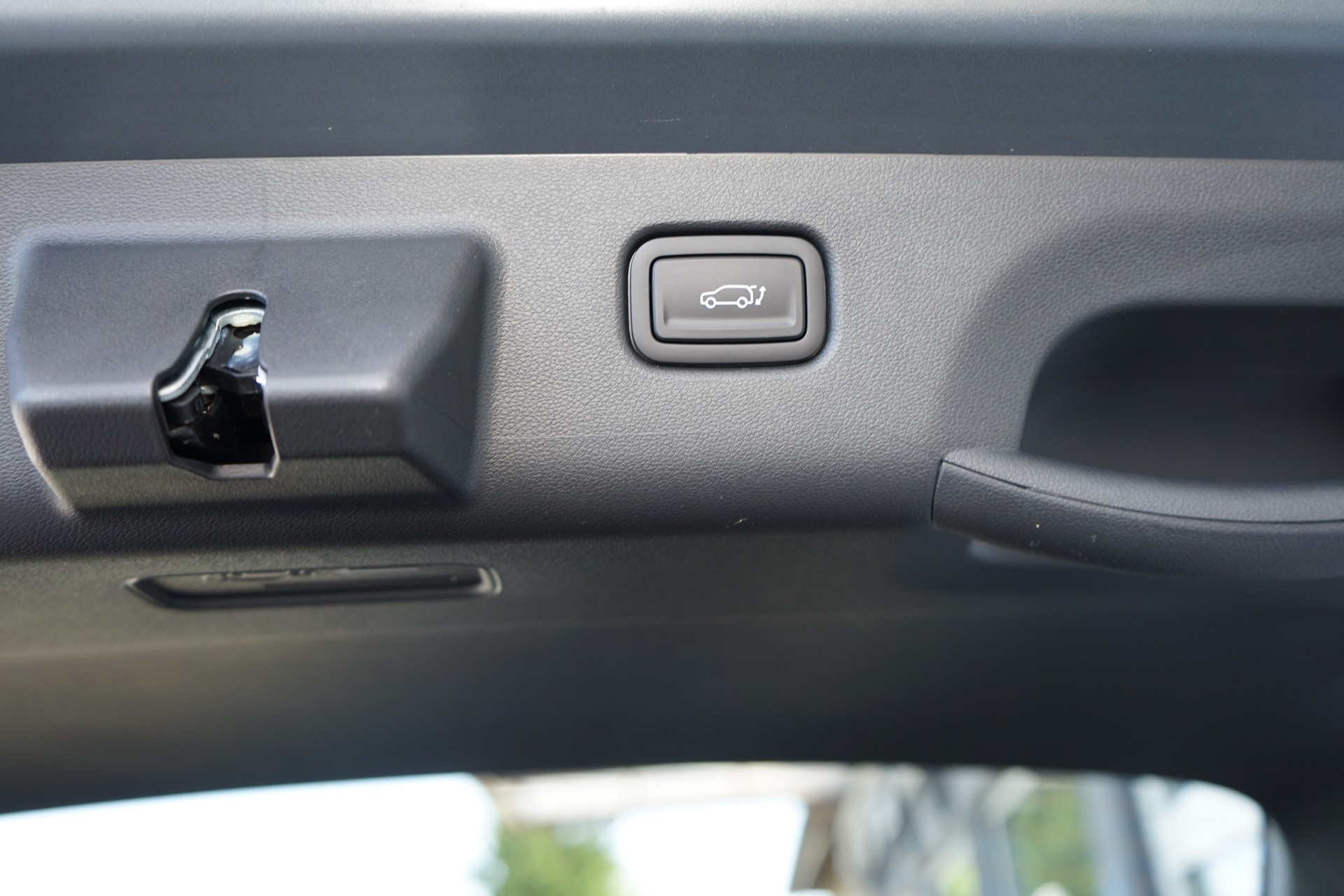 HYUNDAI Kona EV 65.4 kWh Vertex-image-8