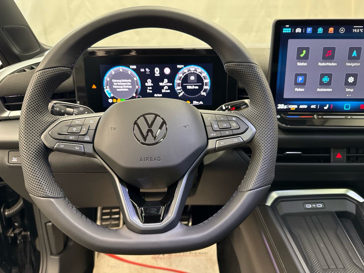 VW T-Roc 1.5 eTSI R-Line Black Style-image-5