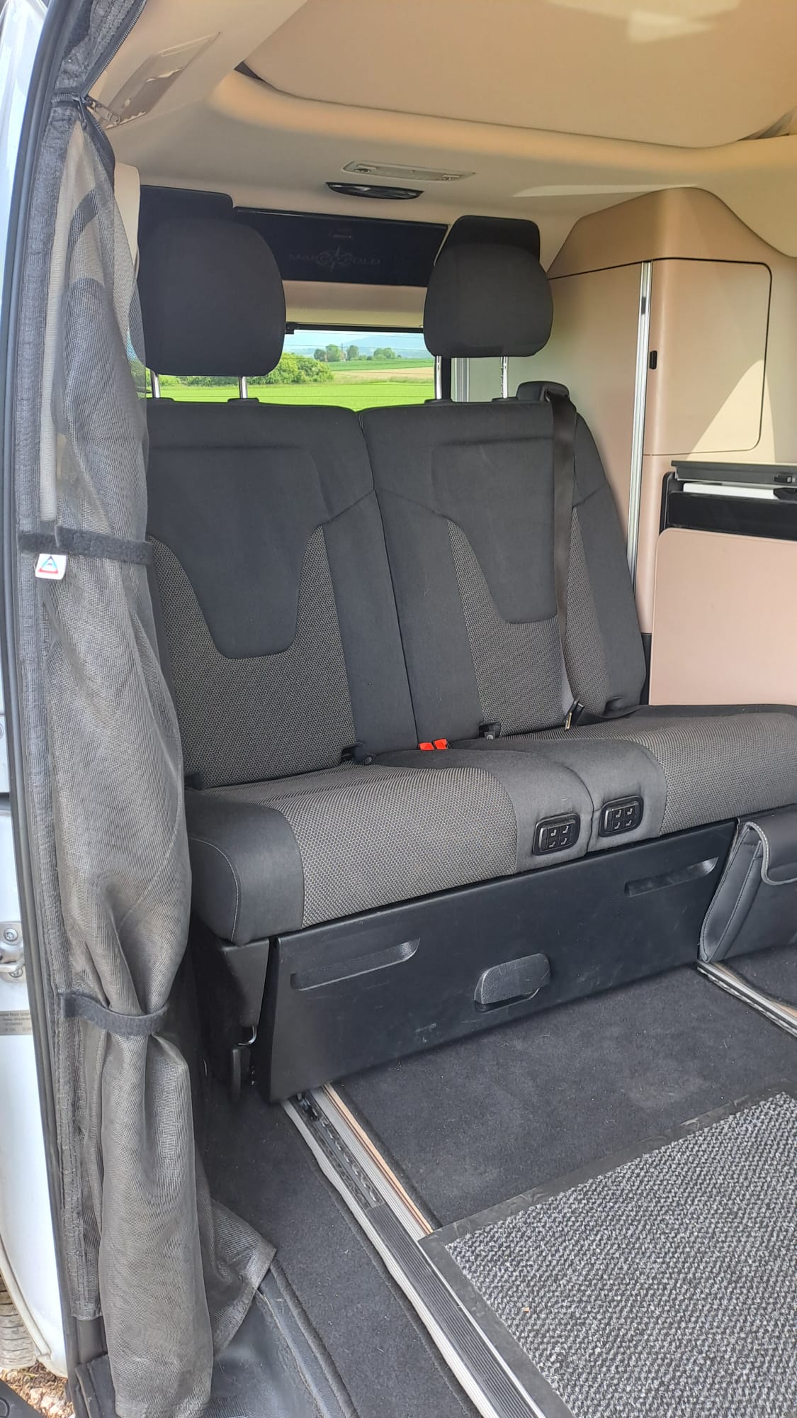 MERCEDES-BENZ 250 d 4matic-image-5