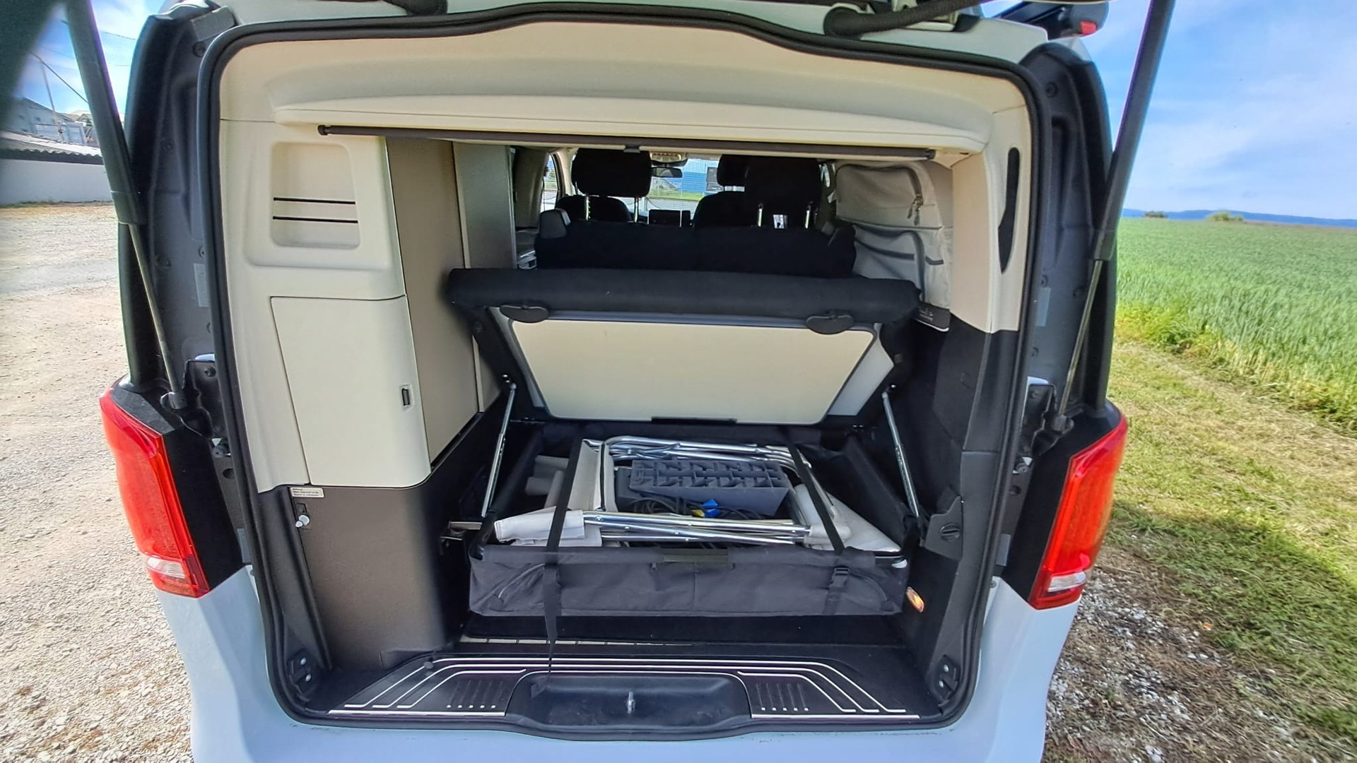 MERCEDES-BENZ 250 d 4matic-image-2