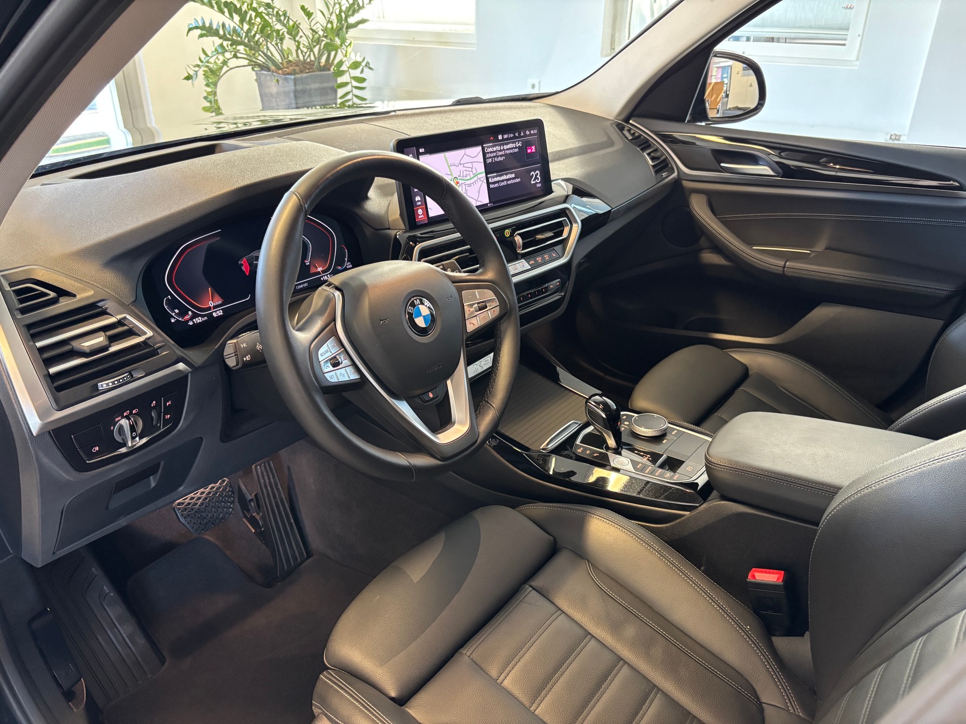 BMW X3 xDrive 20i-image-4