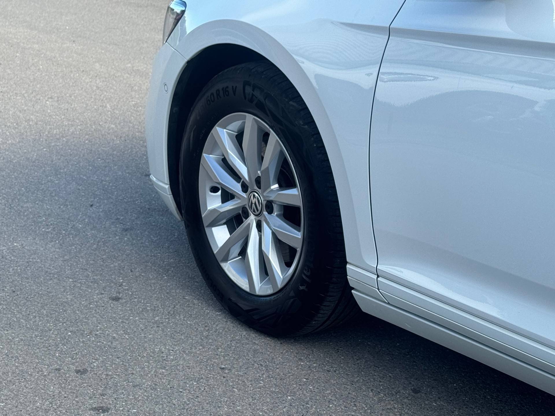 VW Passat Variant 1.6 TDI Business DSG-image-4