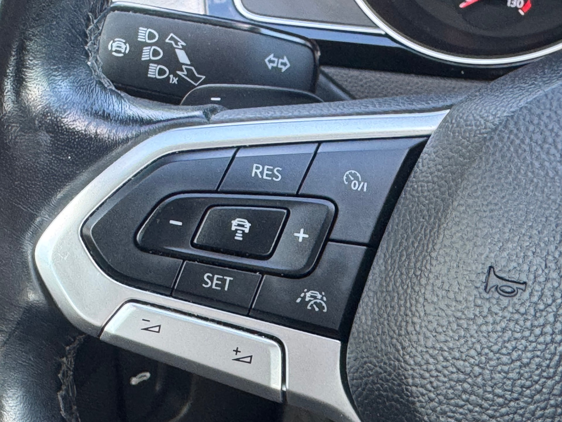 VW Passat Variant 1.6 TDI Business DSG-image-13